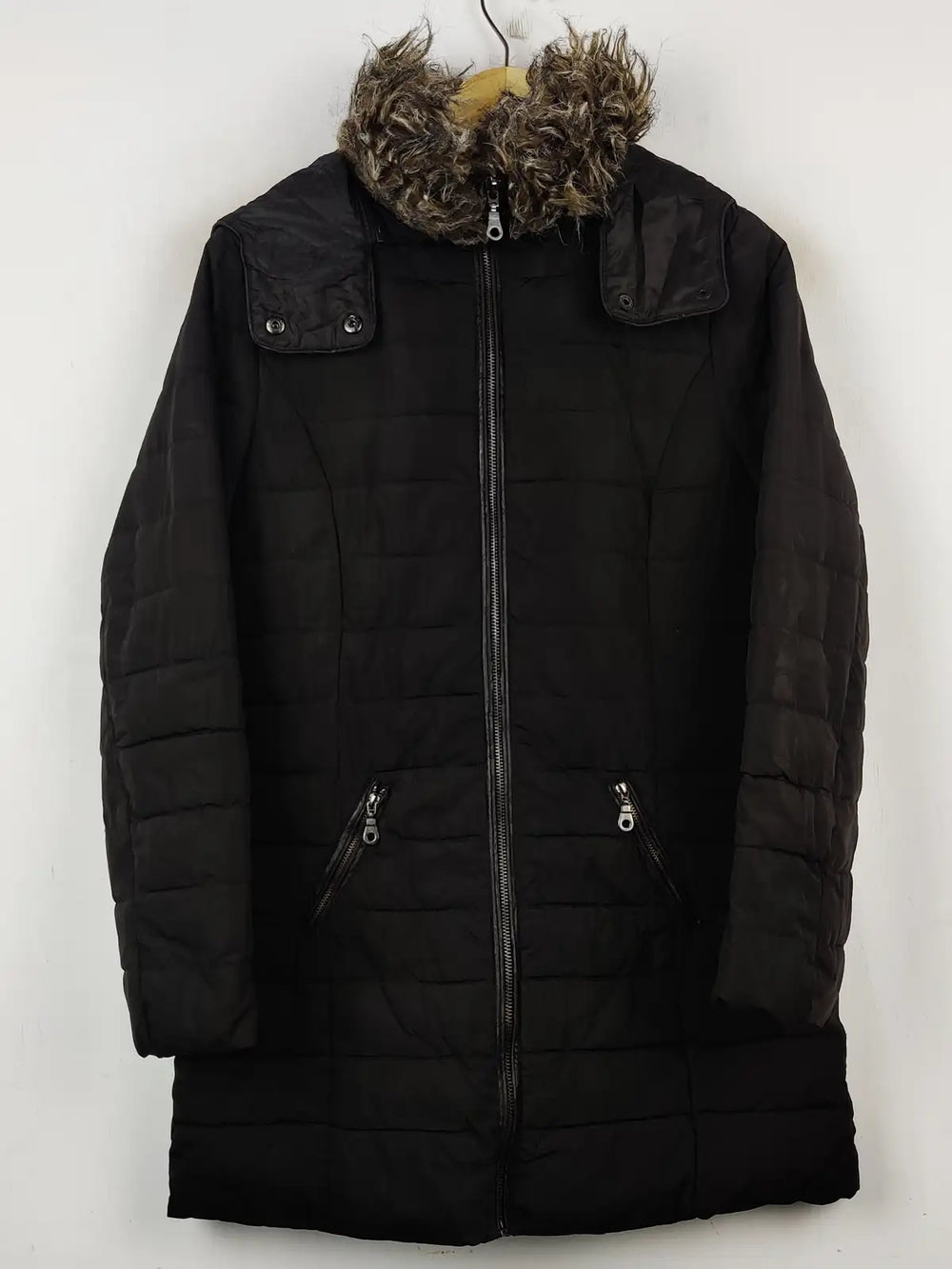 Buy online pre-used pre-loved 100% authentic & Original branded F&F (JKT-680) available in Pakistan. Top international brands avilable.