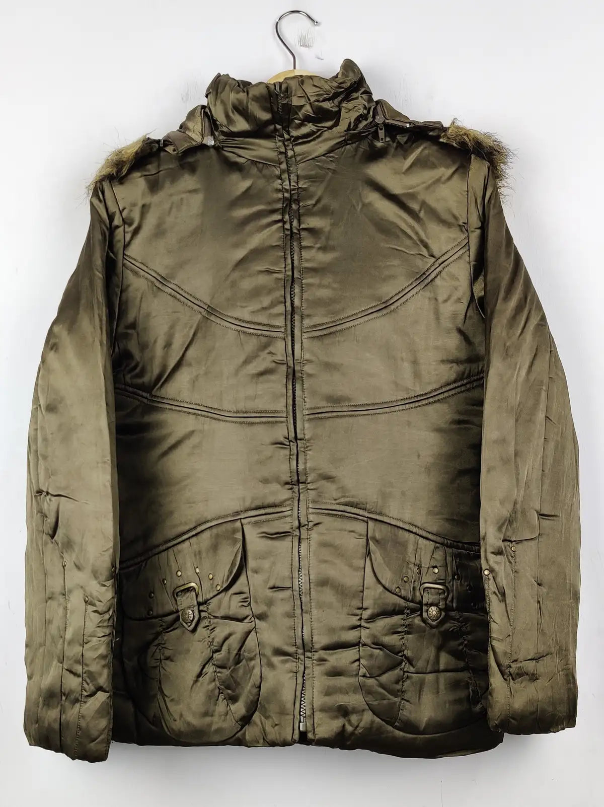 Buy online pre-used pre-loved 100% authentic & Original branded Eaglebear (JKT-688) available in Pakistan. Top international brands avilable.