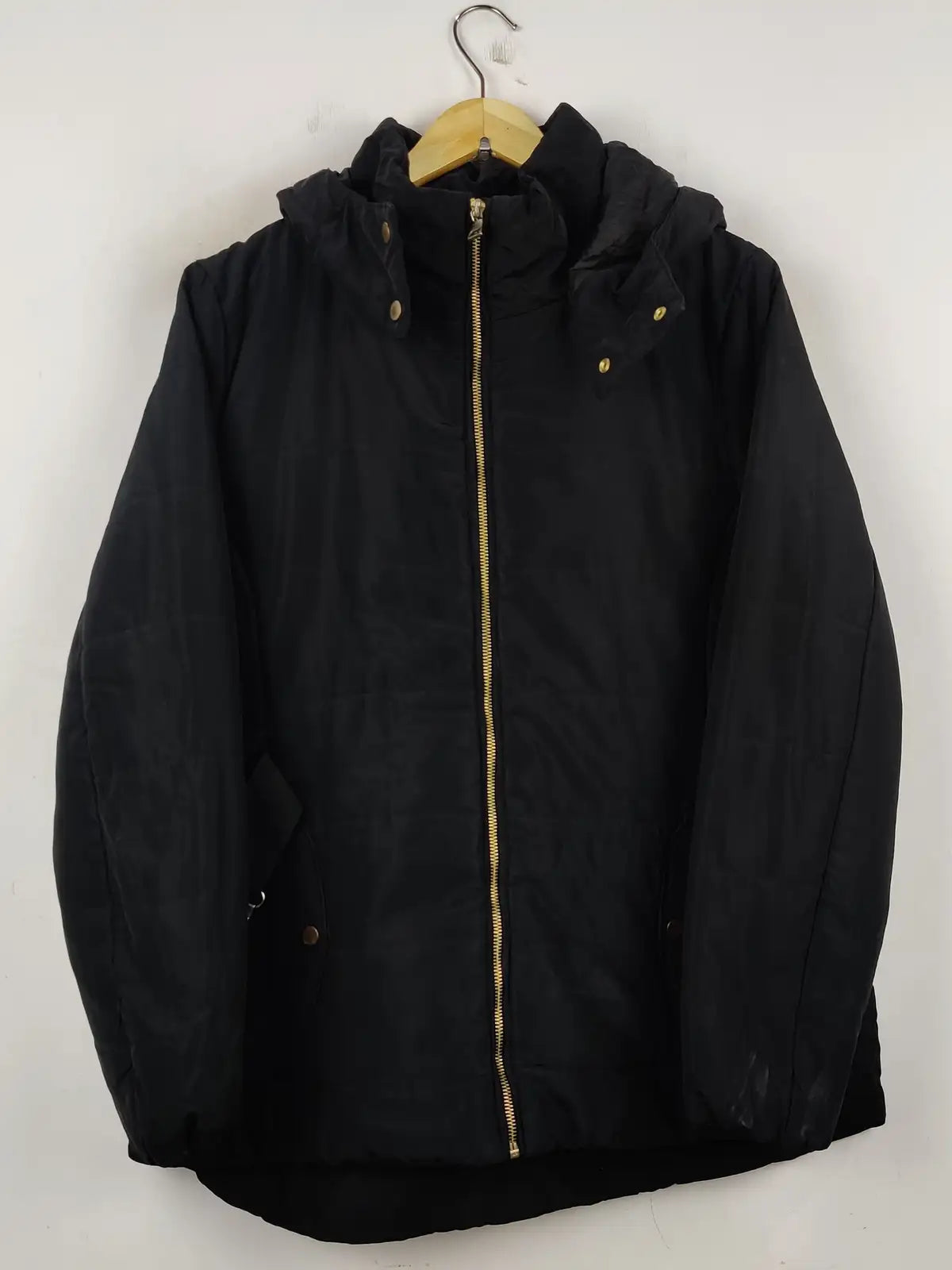Buy online pre-used pre-loved 100% authentic & Original branded H&M (JKT-691) available in Pakistan. Top international brands avilable.