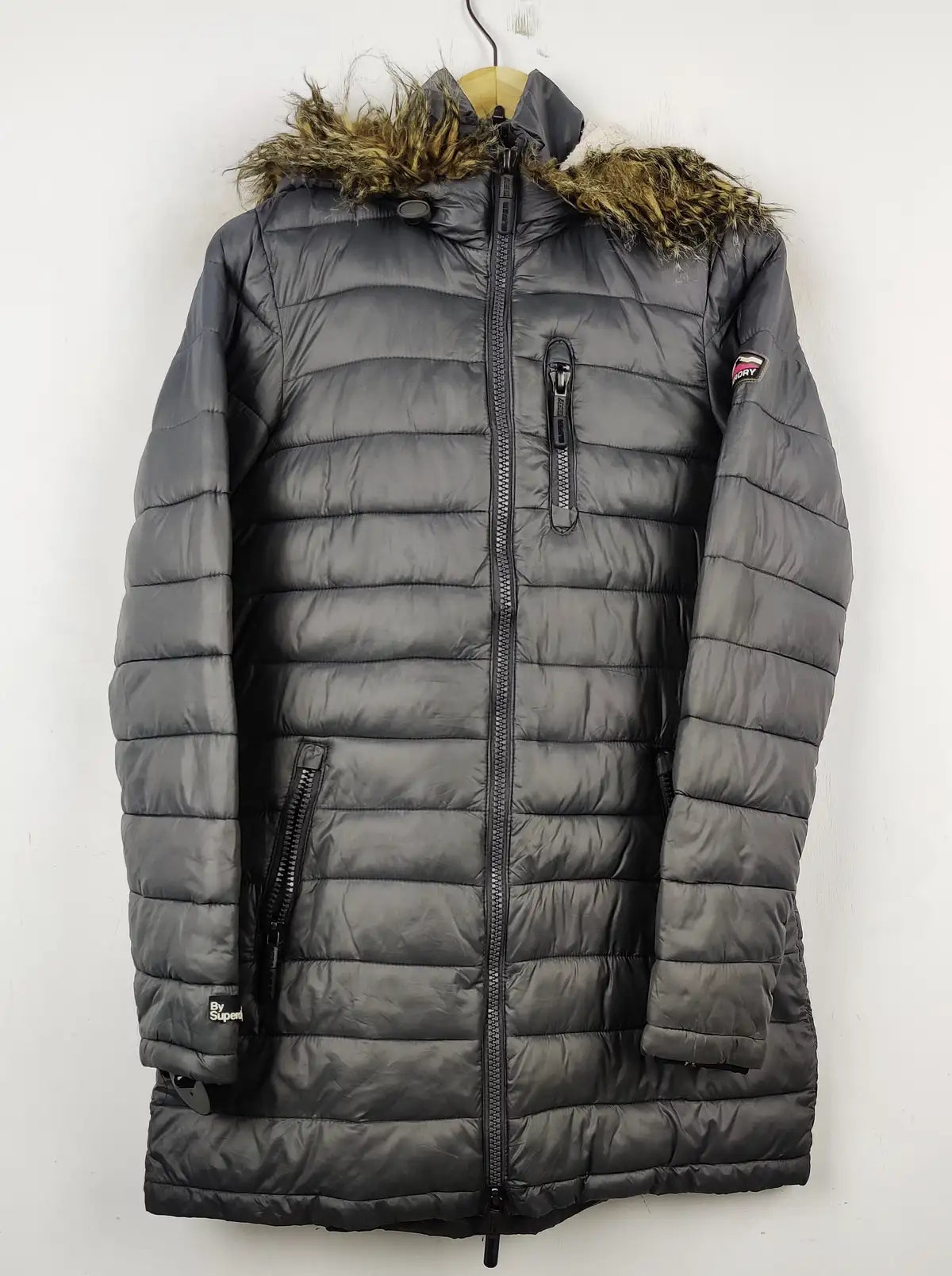 Buy online pre-used pre-loved 100% authentic & Original branded Superdry (JKT-694) available in Pakistan. Top international brands avilable.