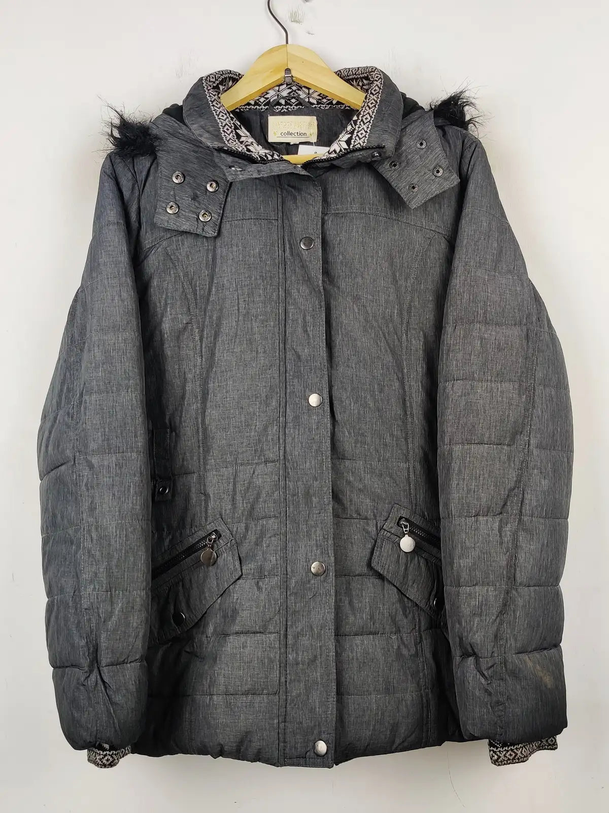 Buy online pre-used pre-loved 100% authentic & Original branded Vintage Boutique (JKT-696) available in Pakistan. Top international brands avilable.