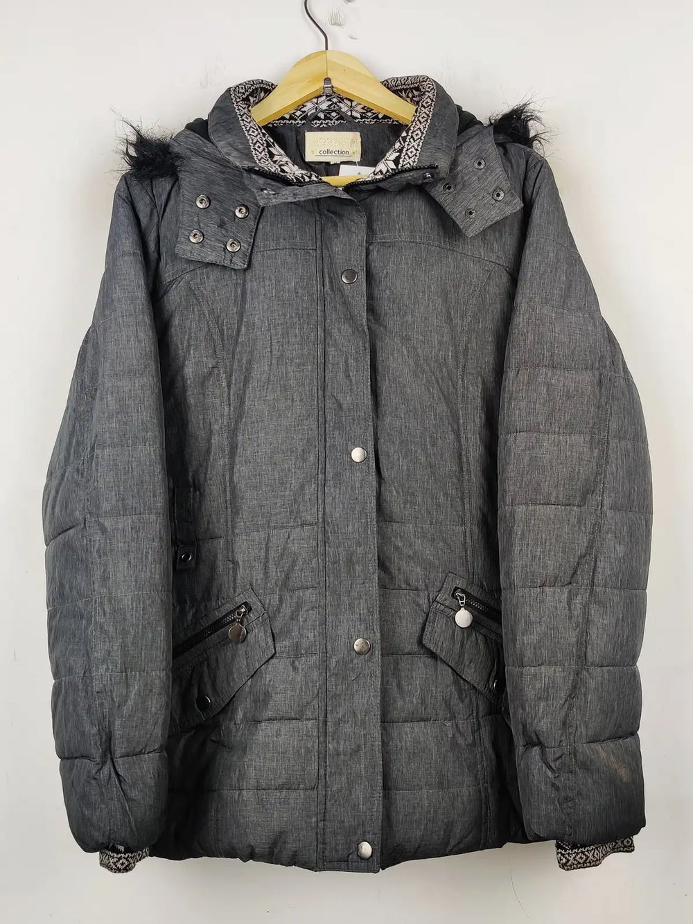 Buy online pre-used pre-loved 100% authentic & Original branded Vintage Boutique (JKT-696) available in Pakistan. Top international brands avilable.