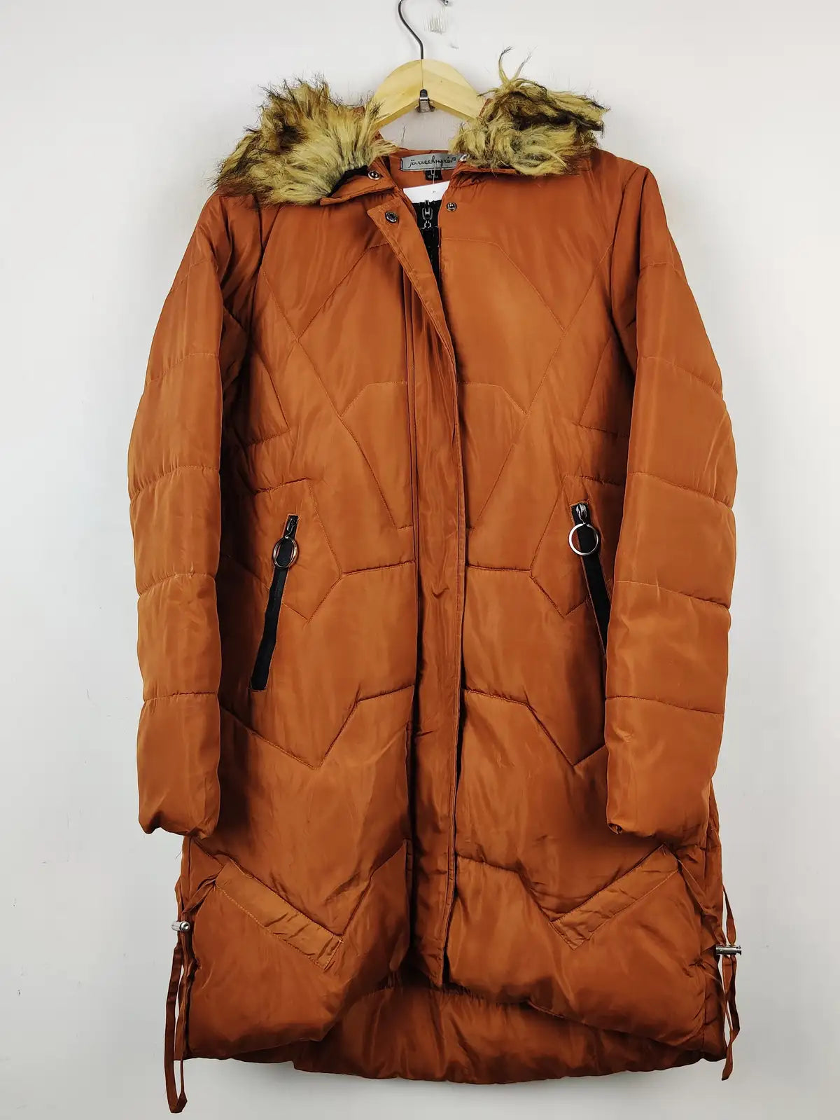 Buy online pre-used pre-loved 100% authentic & Original branded Unknown Brand (JKT-703) available in Pakistan. Top international brands avilable.