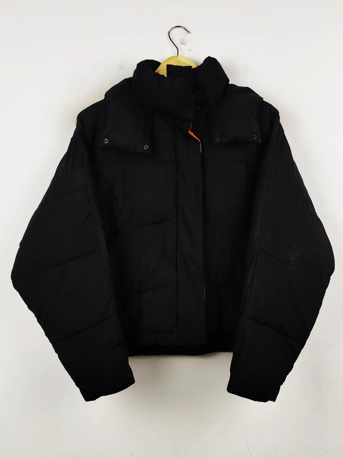 Buy online pre-used pre-loved 100% authentic & Original branded Urban Outfitters (JKT-704) available in Pakistan. Top international brands avilable.