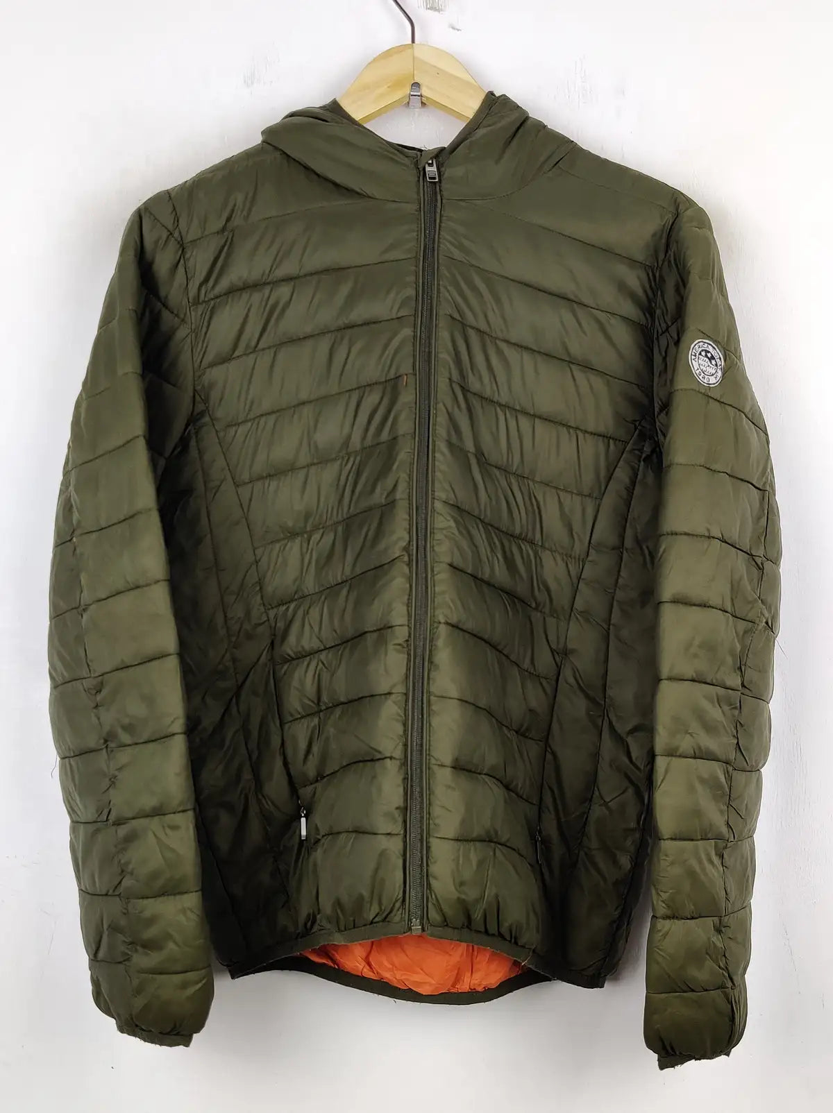 Buy online pre-used pre-loved 100% authentic & Original branded America Today (JKT-714) available in Pakistan. Top international brands avilable.