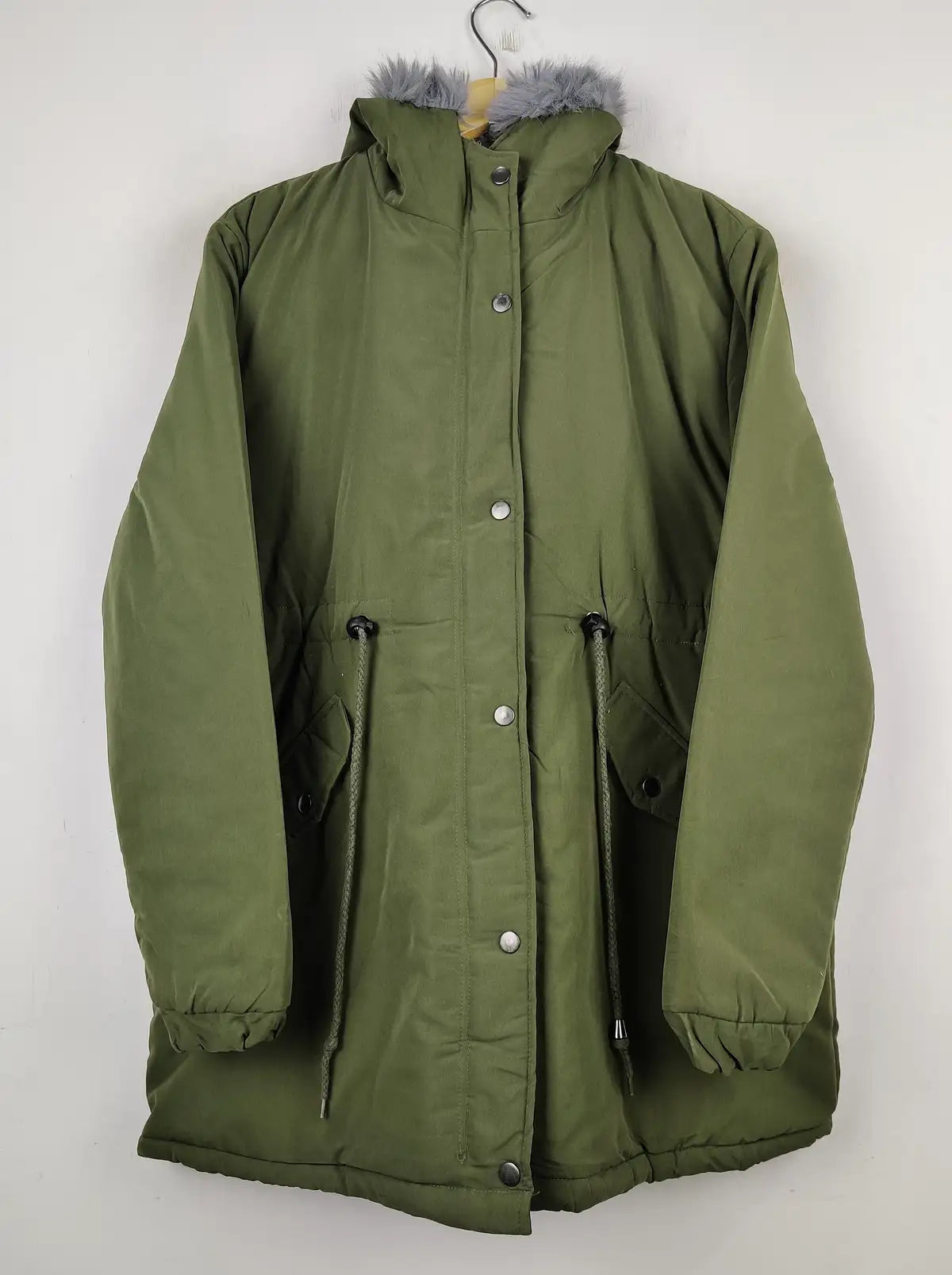 Buy online pre-used pre-loved 100% authentic & Original branded Unknown Brand (JKT-715) available in Pakistan. Top international brands avilable.