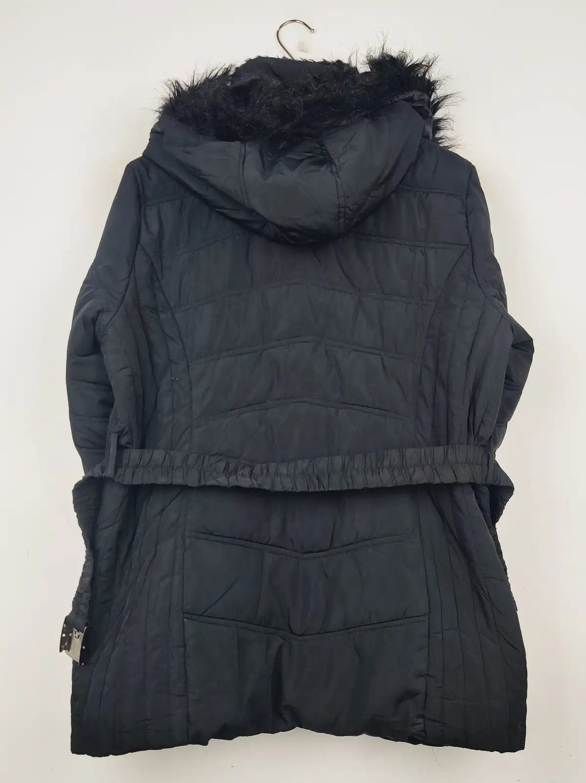 Wallis (JKT-753)