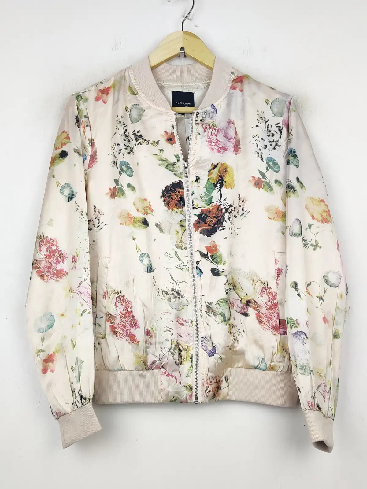 Buy online pre-used pre-loved 100% authentic & Original branded New Look (JKT-761) available in Pakistan. Top international brands avilable.