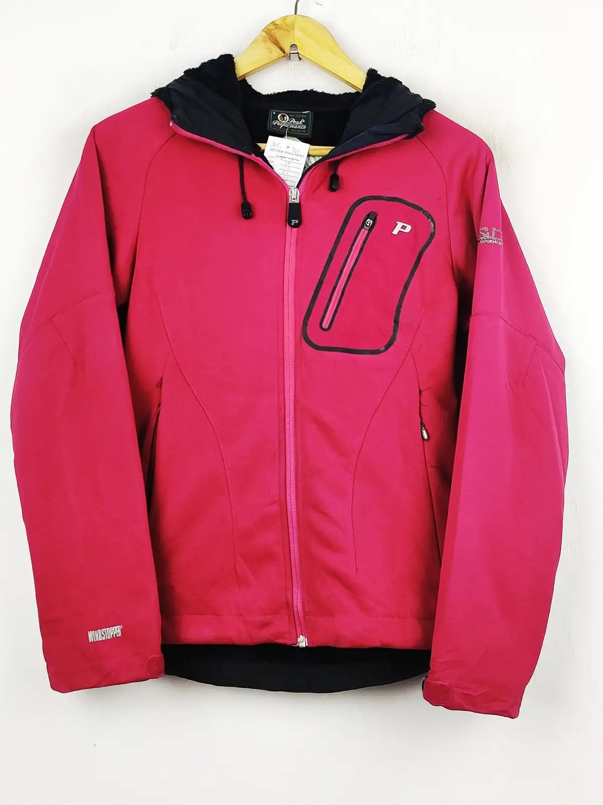 Buy online pre-used pre-loved 100% authentic & Original branded Peak Performance (JKT-768) available in Pakistan. Top international brands avilable.