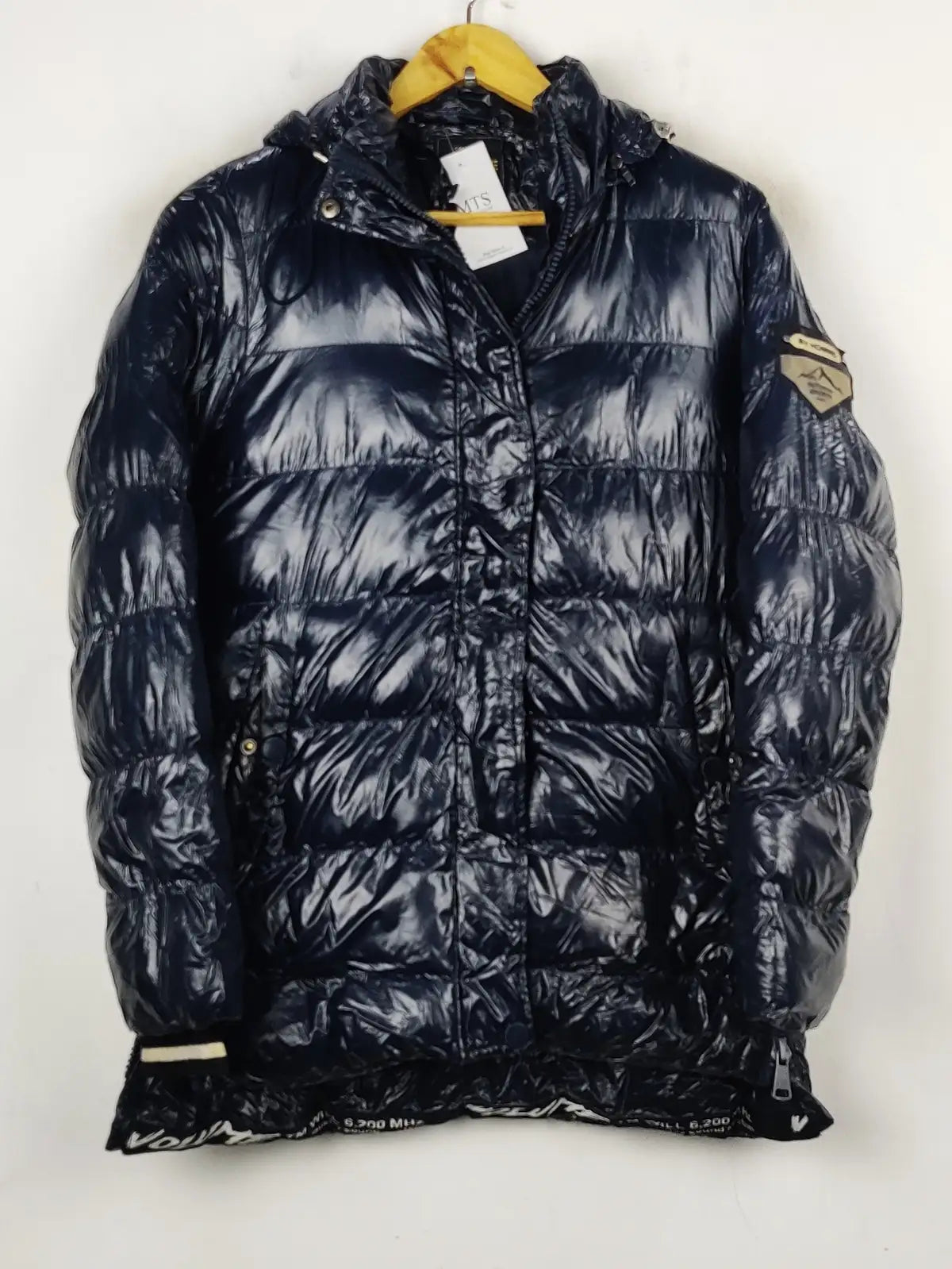 Buy online pre-used pre-loved 100% authentic & Original branded Ature (JKT-772) available in Pakistan. Top international brands avilable.