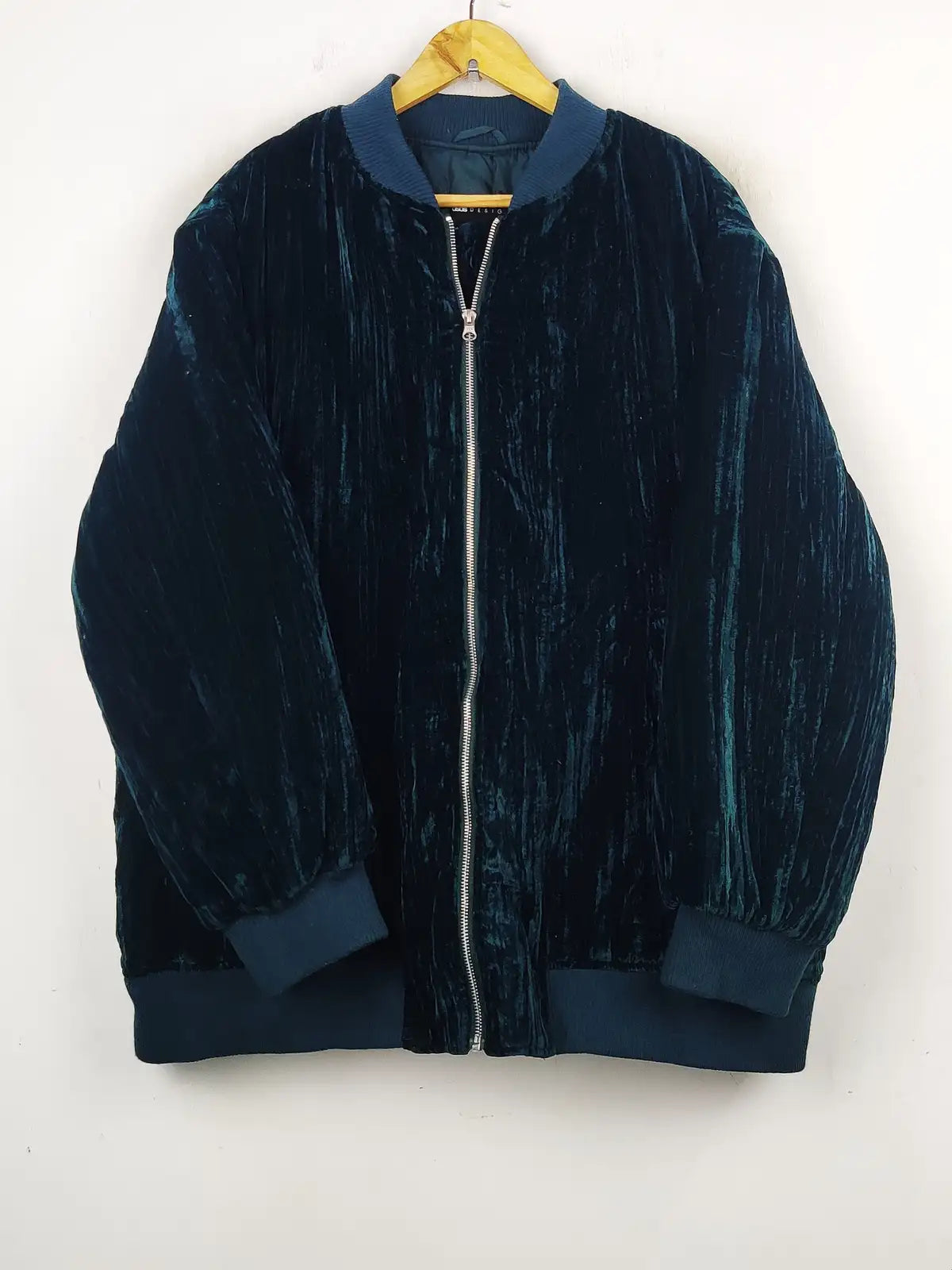 Buy online pre-used pre-loved 100% authentic & Original branded Asos (JKT-782) available in Pakistan. Top international brands avilable.