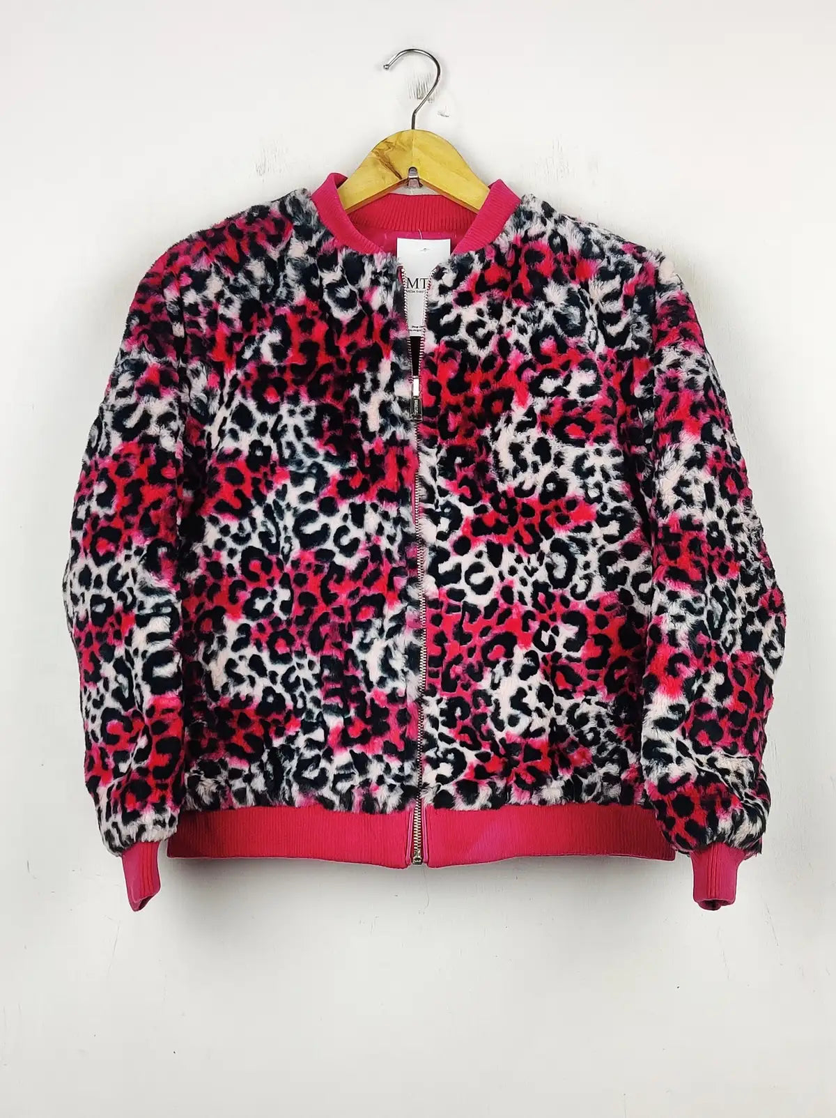 Buy online pre-used pre-loved 100% authentic & Original branded Unknown Brand (JKT-784) available in Pakistan. Top international brands avilable.