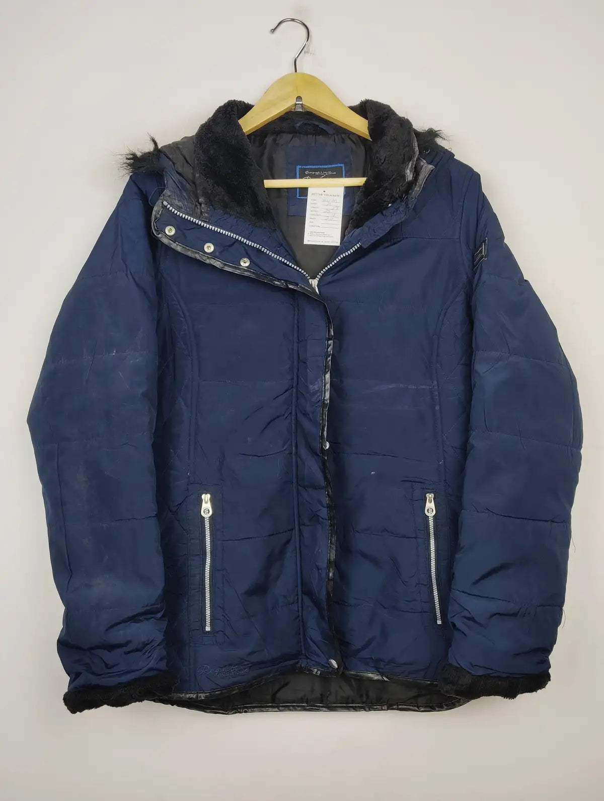 Buy online pre-used pre-loved 100% authentic & Original branded Regatta (JKT-799) available in Pakistan. Top international brands avilable.