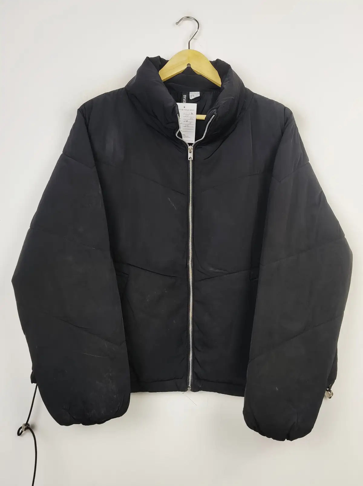 Buy online pre-used pre-loved 100% authentic & Original branded H&M (JKT-813) available in Pakistan. Top international brands avilable.