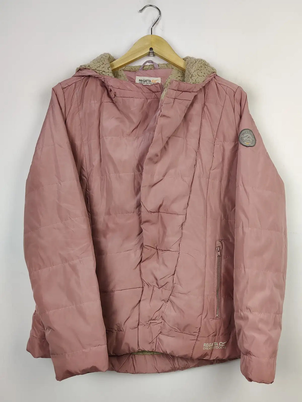 Buy online pre-used pre-loved 100% authentic & Original branded Regatta (JKT-823) available in Pakistan. Top international brands avilable.