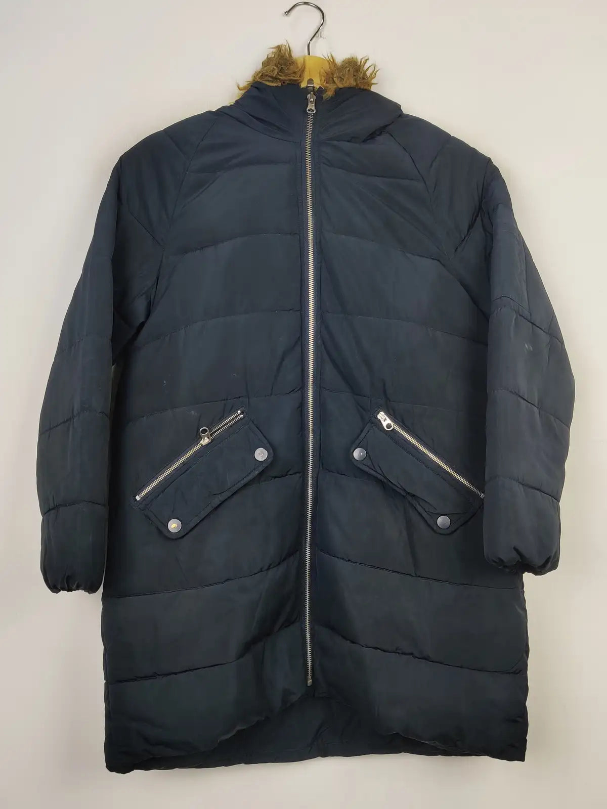 Buy online pre-used pre-loved 100% authentic & Original branded Zara (JKT-828) available in Pakistan. Top international brands avilable.