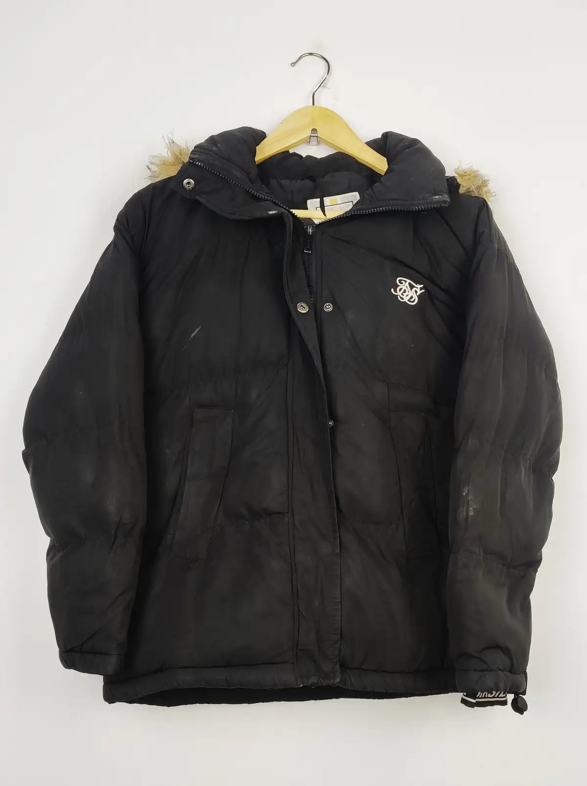 Buy online pre-used pre-loved 100% authentic & Original branded Six Silk (JKT-830) available in Pakistan. Top international brands avilable.