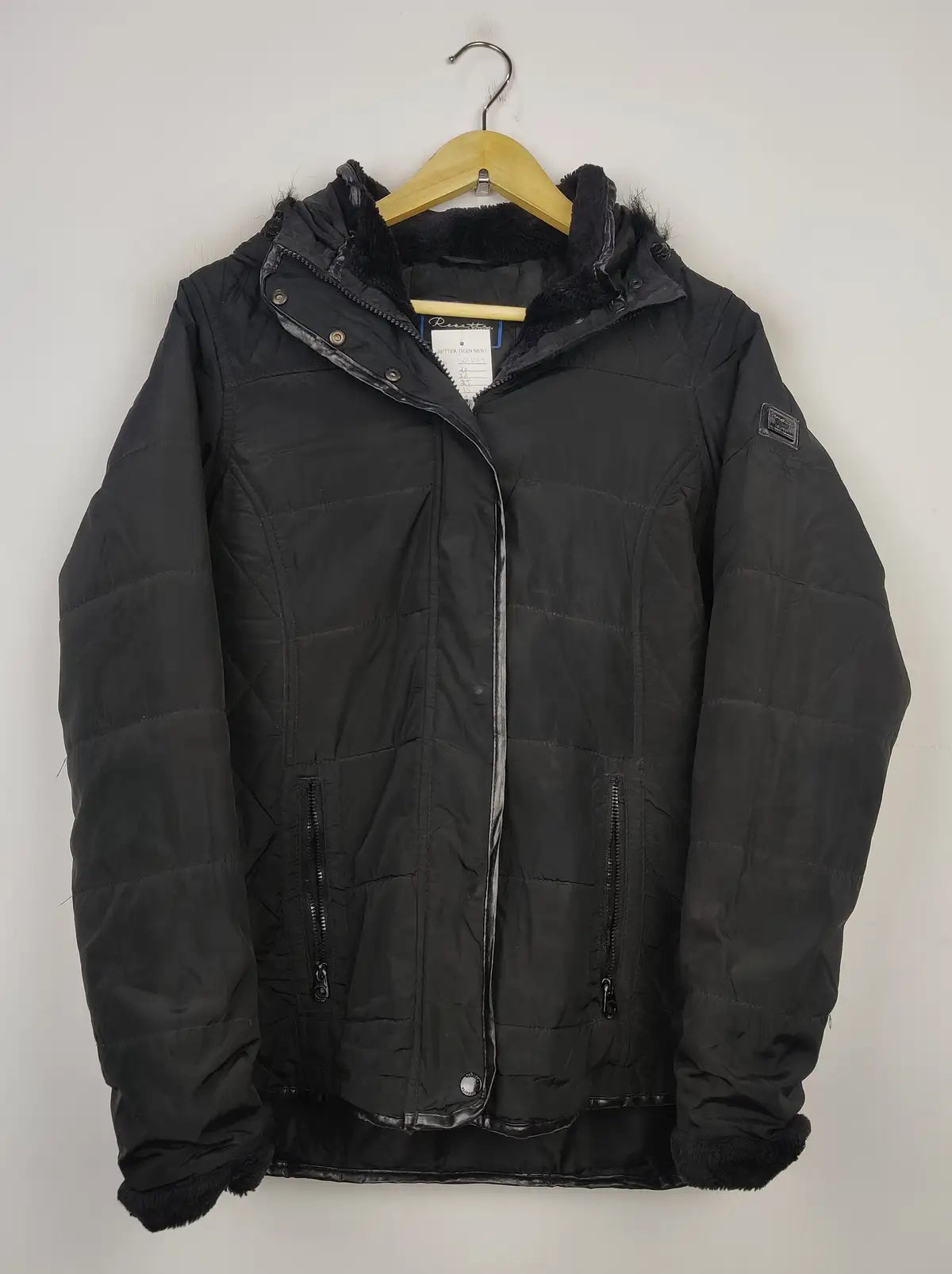 Buy online pre-used pre-loved 100% authentic & Original branded Regatta (JKT-847) available in Pakistan. Top international brands avilable.