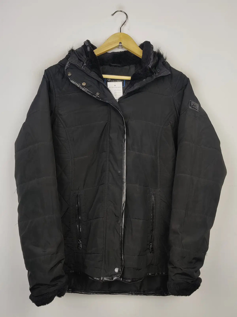 Buy online pre-used pre-loved 100% authentic & Original branded Regatta (JKT-847) available in Pakistan. Top international brands avilable.