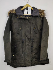 Buy online pre-used pre-loved 100% authentic & Original branded Unknown Brand (JKT-849) available in Pakistan. Top international brands avilable.