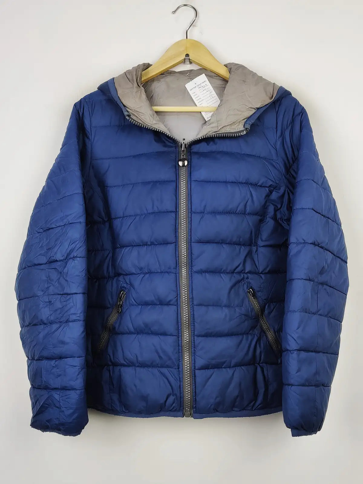 Buy online pre-used pre-loved 100% authentic & Original branded Unknown Brand (JKT-909) available in Pakistan. Top international brands avilable.