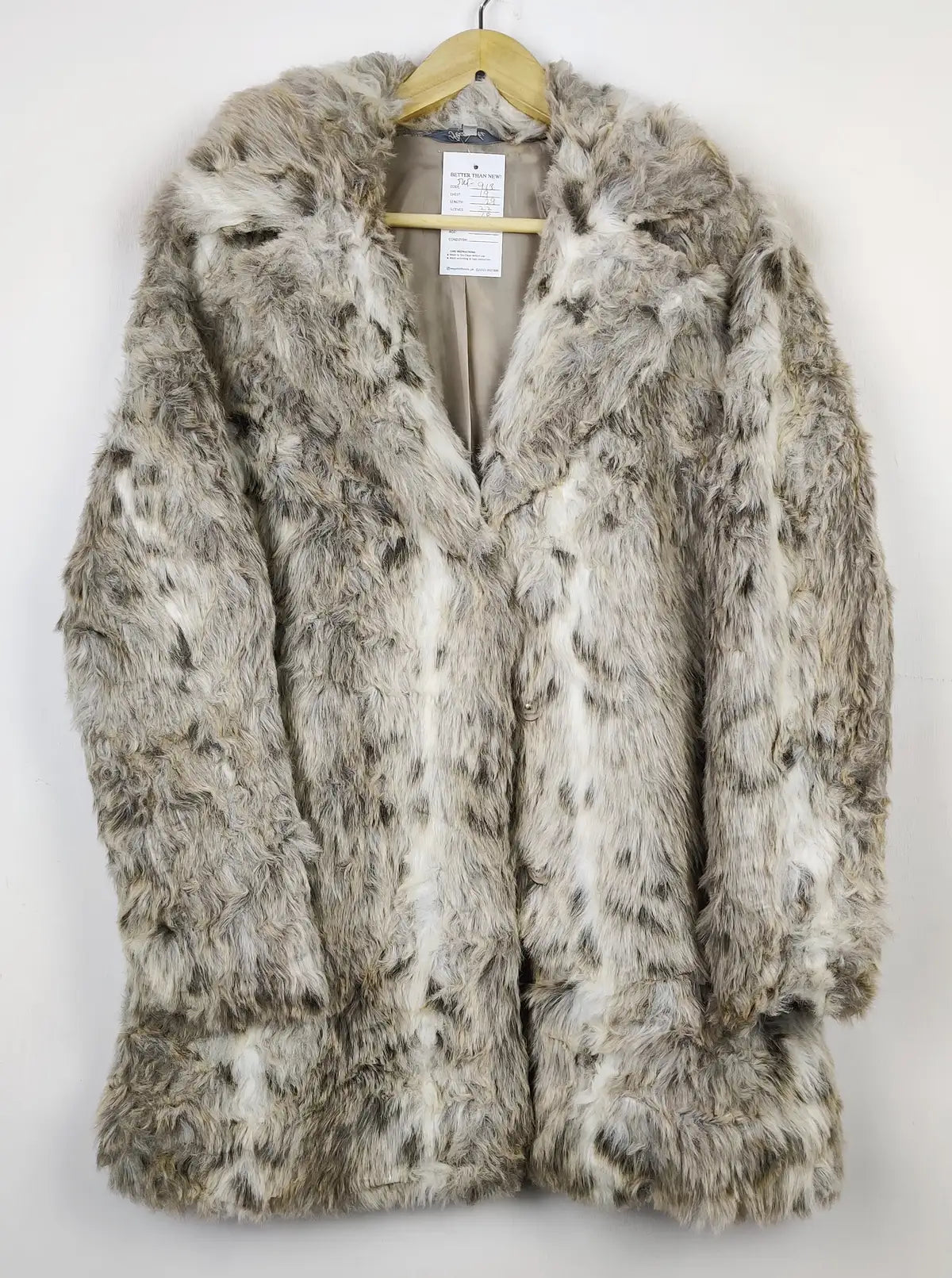 Buy online pre-used pre-loved 100% authentic & Original branded Peacocks (JKT-913) available in Pakistan. Top international brands avilable.