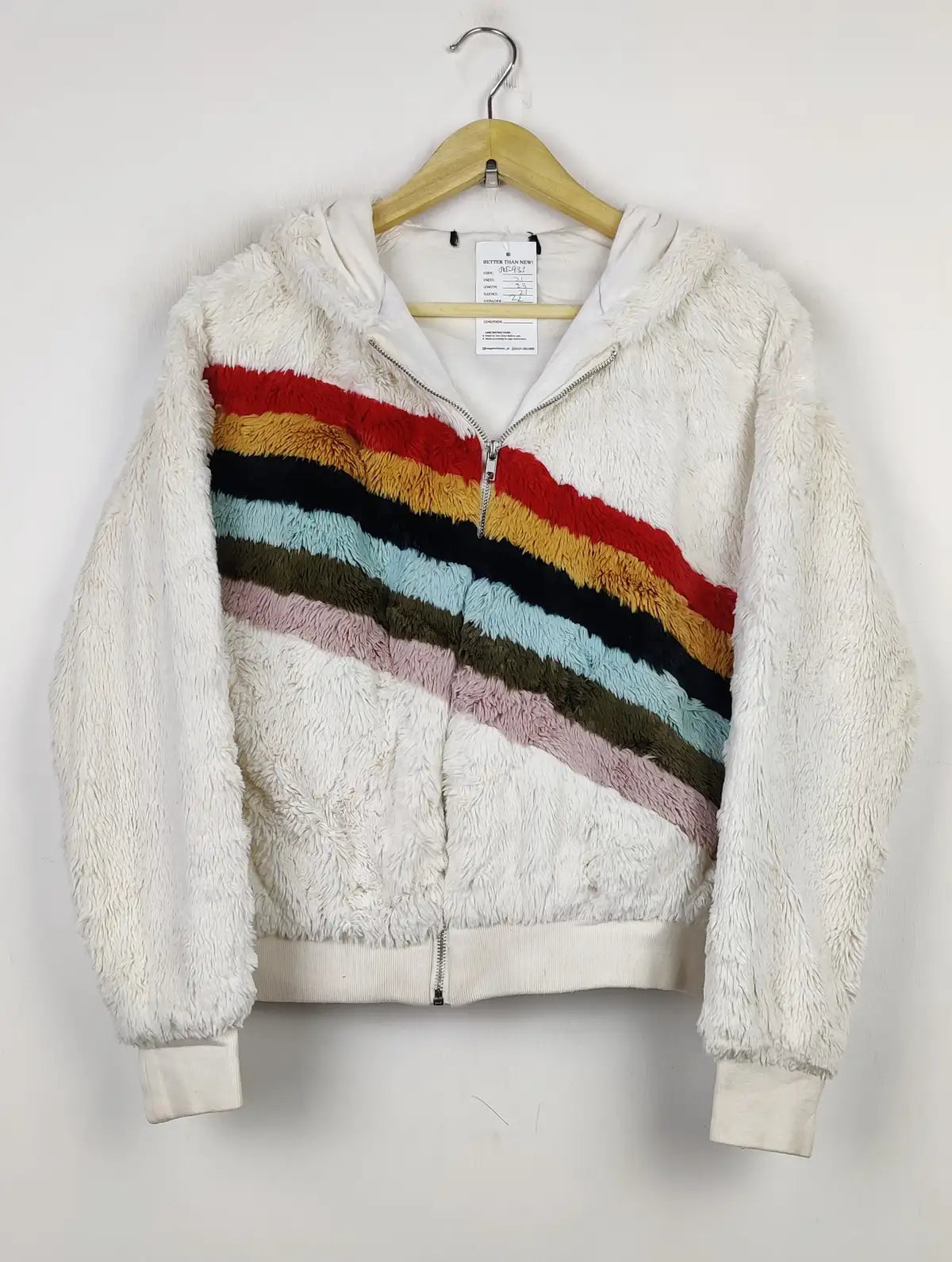 Buy online pre-used pre-loved 100% authentic & Original branded Unknown Brand (JKT-933) available in Pakistan. Top international brands avilable.