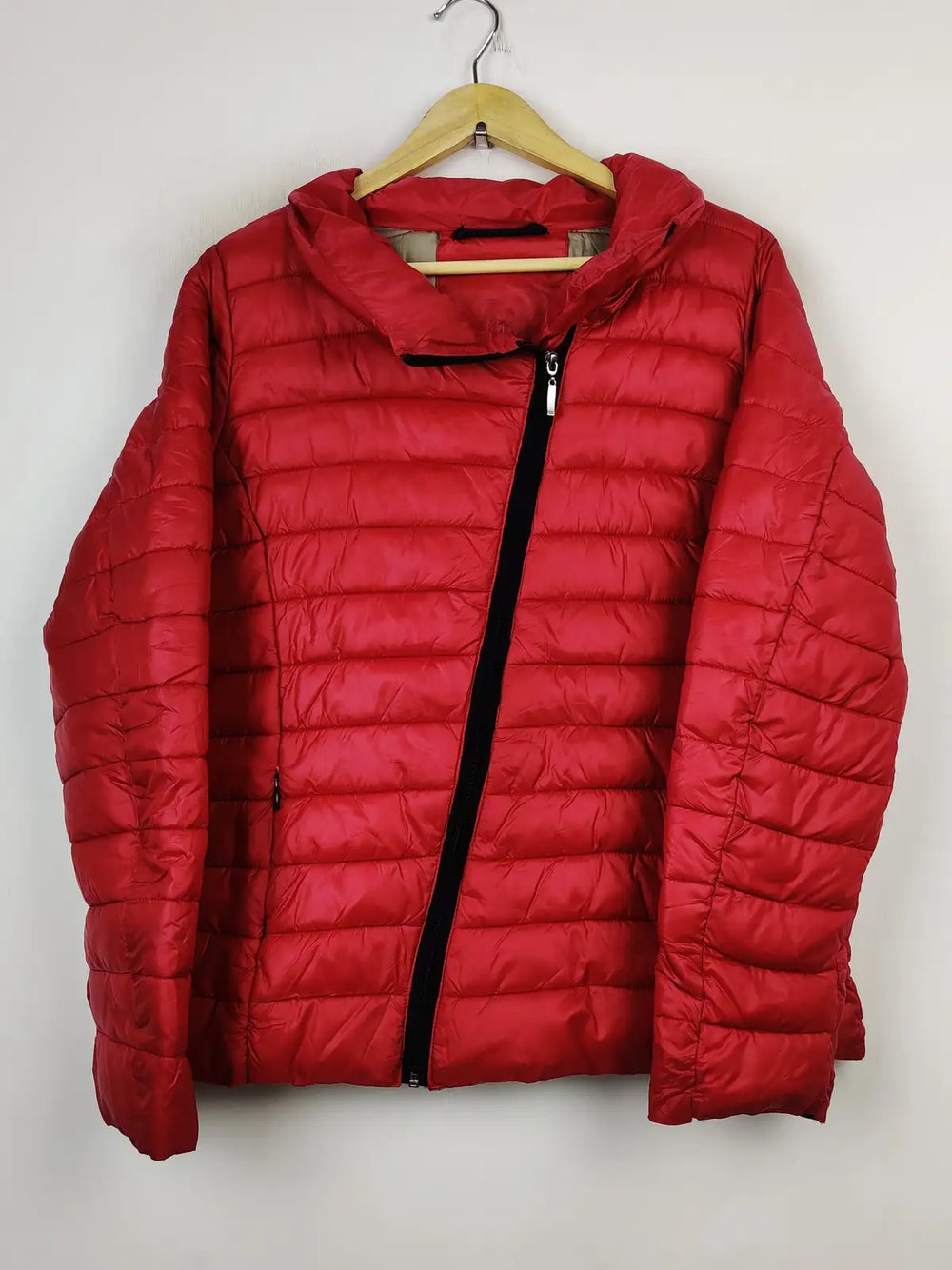 Buy online pre-used pre-loved 100% authentic & Original branded Unknown Brand (JKT-952) available in Pakistan. Top international brands avilable.