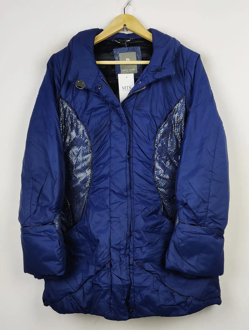 Buy online pre-used pre-loved 100% authentic & Original branded Pierre Cardin (JKT-955) available in Pakistan. Top international brands avilable.