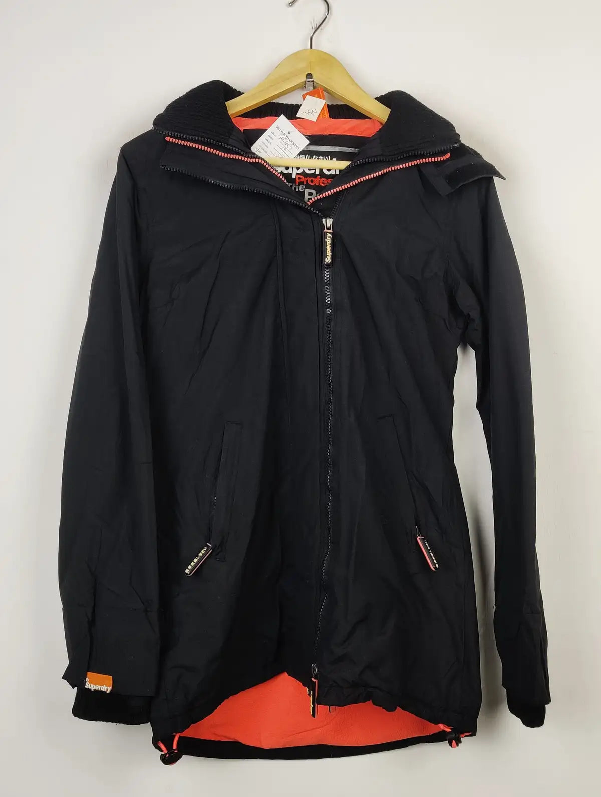 Buy online pre-used pre-loved 100% authentic & Original branded Superdry (JKT-957) available in Pakistan. Top international brands avilable.
