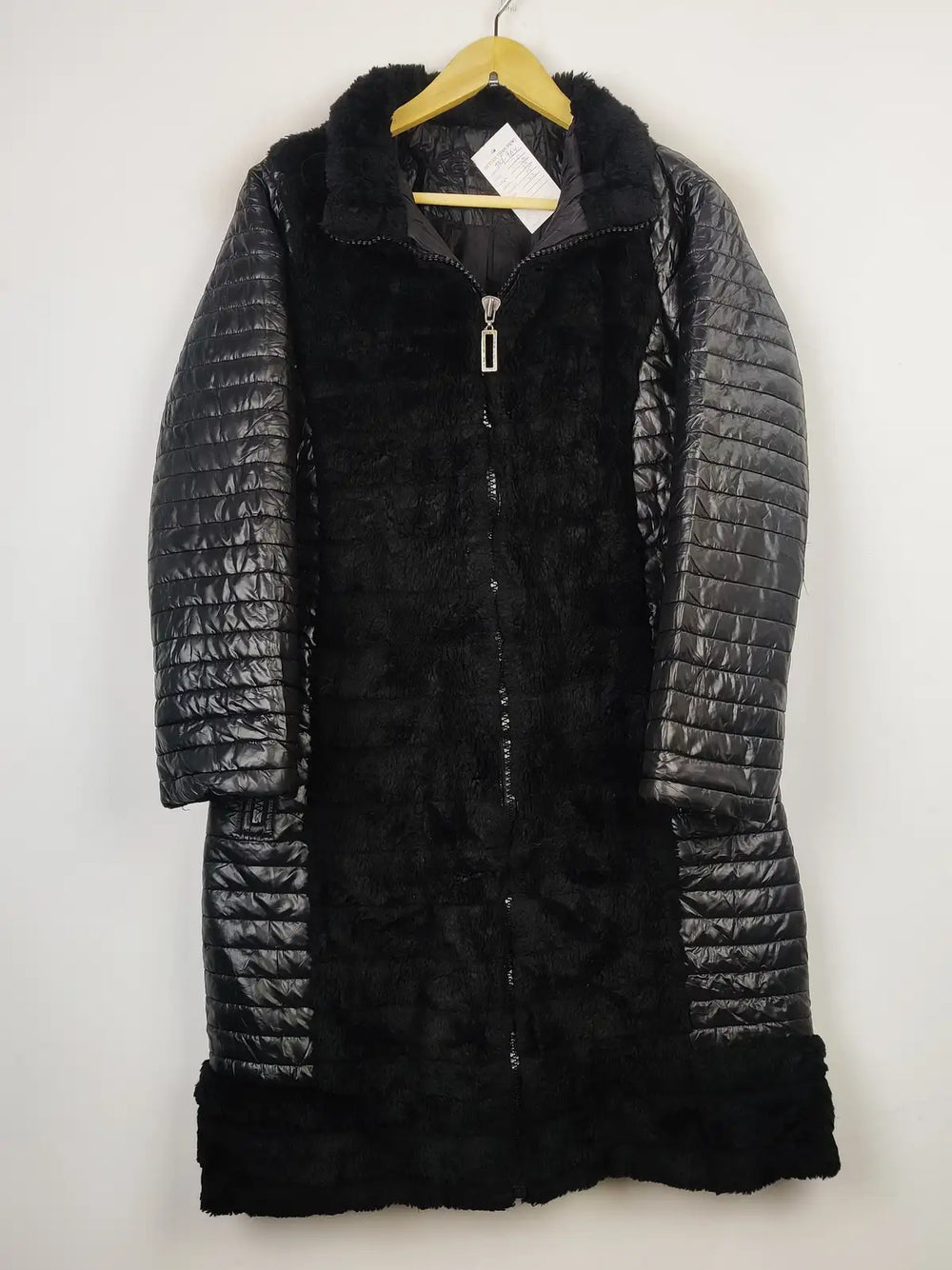 Buy online pre-used pre-loved 100% authentic & Original branded Unknown Brand (JKT-964) available in Pakistan. Top international brands avilable.