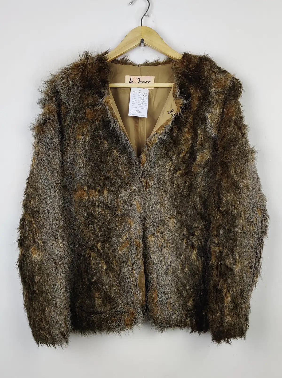 Buy online pre-used pre-loved 100% authentic & Original branded H&Jones (JKT-971) available in Pakistan. Top international brands avilable.