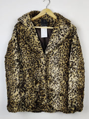 Buy online pre-used pre-loved 100% authentic & Original branded Atmosphere (JKT-981) available in Pakistan. Top international brands avilable.