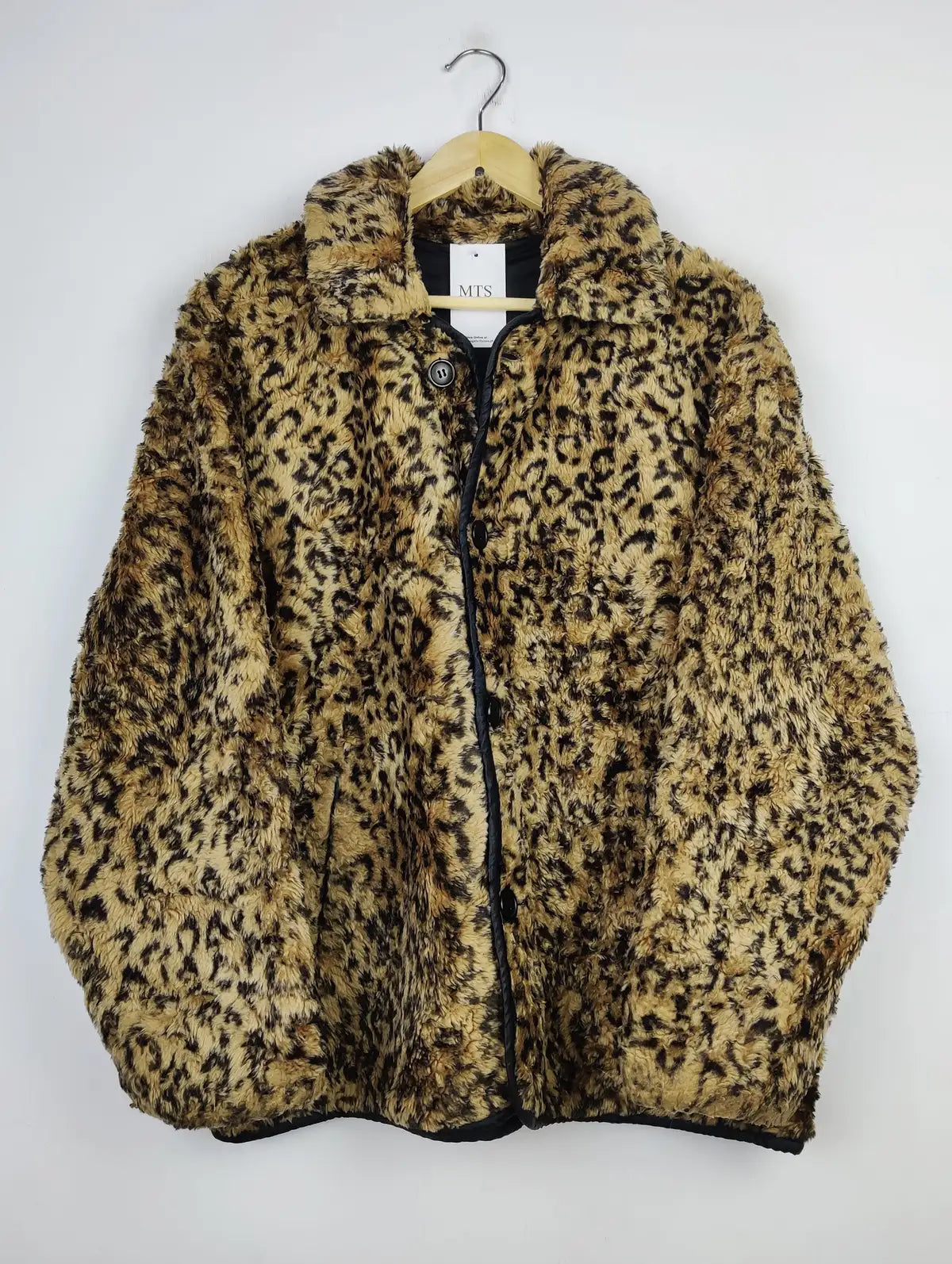 Buy online pre-used pre-loved 100% authentic & Original branded Unknown Brand (JKT-996) available in Pakistan. Top international brands avilable.