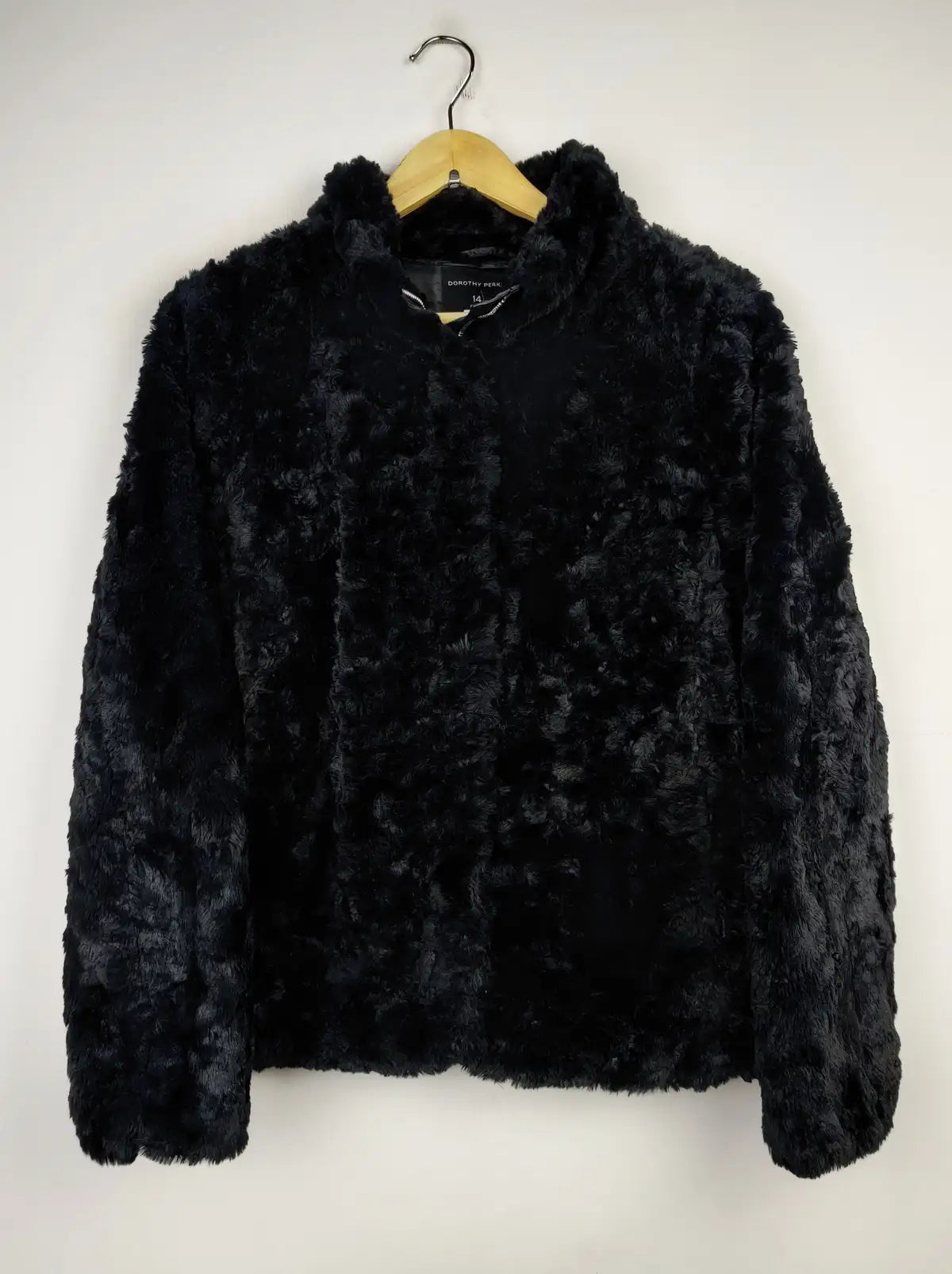 Buy online pre-used pre-loved 100% authentic & Original branded Dorothy Perkins (JKT-999) available in Pakistan. Top international brands avilable.