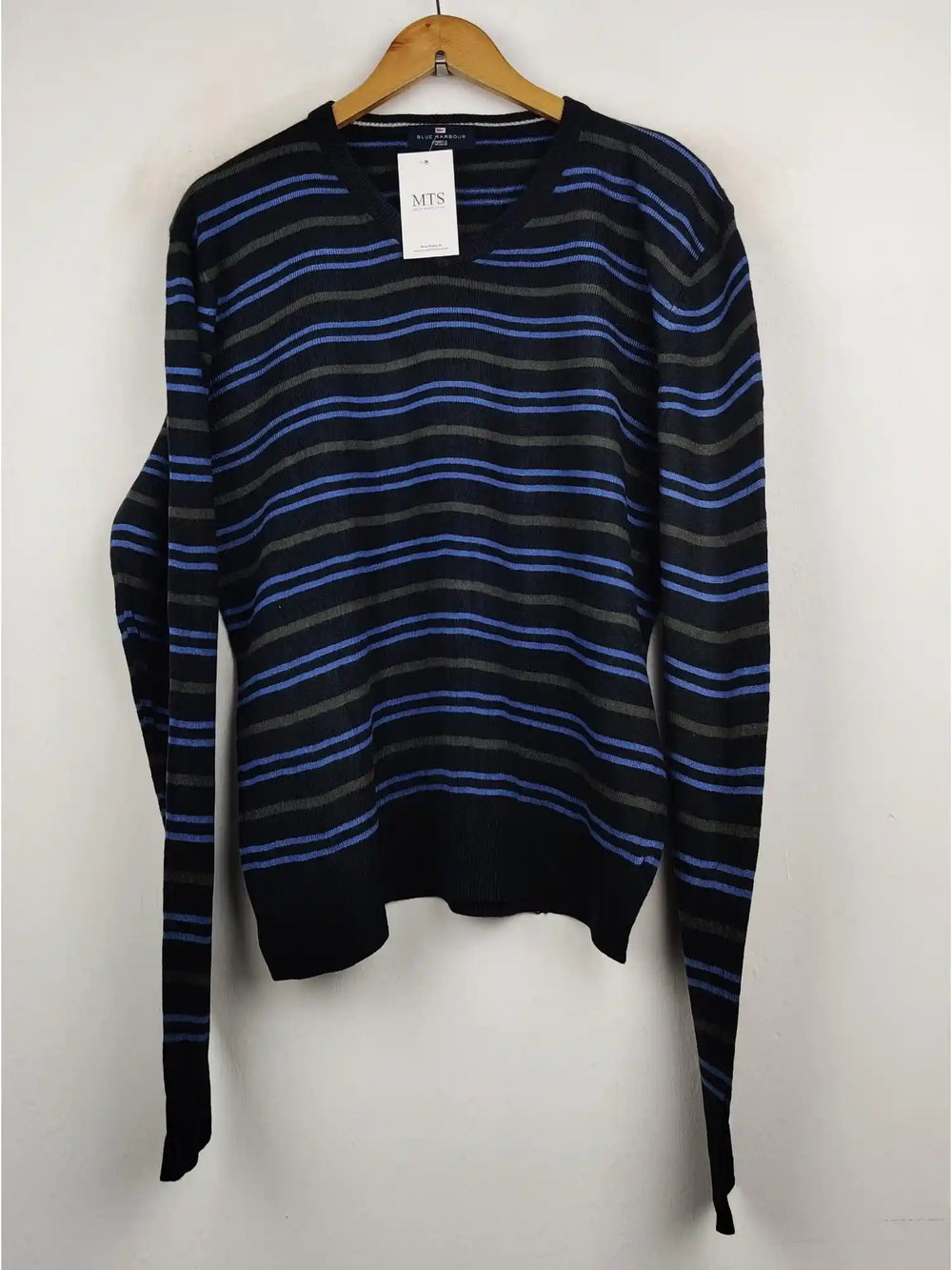 Buy online pre-used pre-loved 100% authentic & Original branded Marks & Spencer (JS-2221) available in Pakistan. Top international brands avilable.