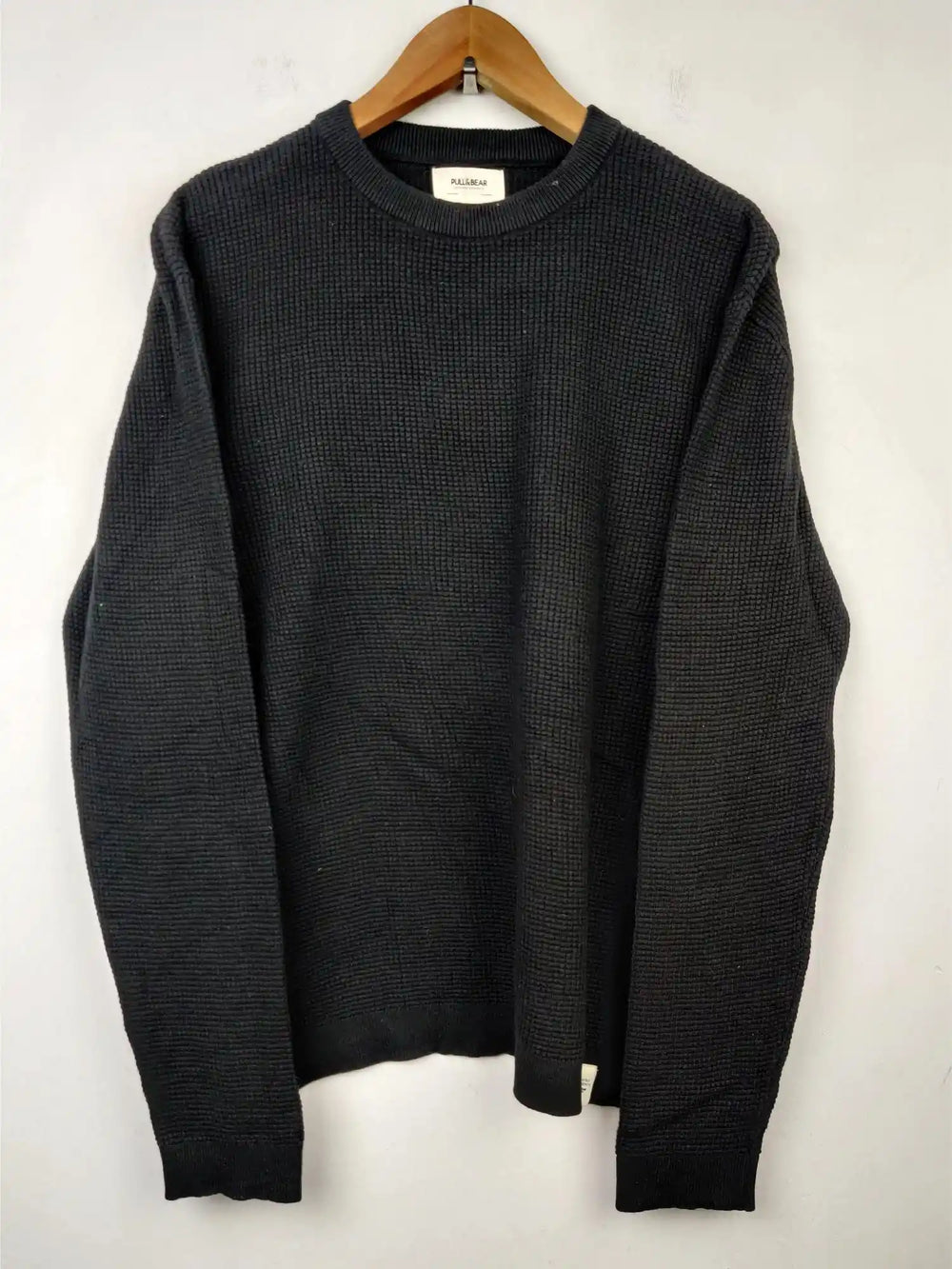 Buy online pre-used pre-loved 100% authentic & Original branded Pull & Bear (JS-3012) available in Pakistan. Top international brands avilable.