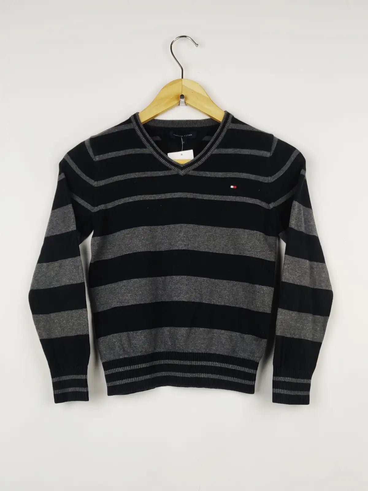 Buy online pre-used pre-loved 100% authentic & Original branded Tommy Hilfiger (JS-4545) available in Pakistan. Top international brands avilable.