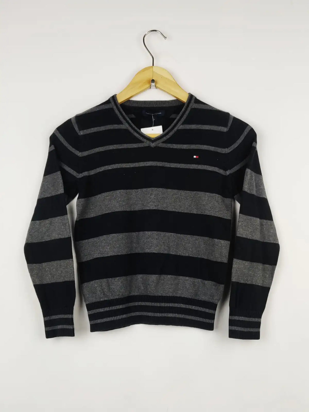 Buy online pre-used pre-loved 100% authentic & Original branded Tommy Hilfiger (JS-4545) available in Pakistan. Top international brands avilable.