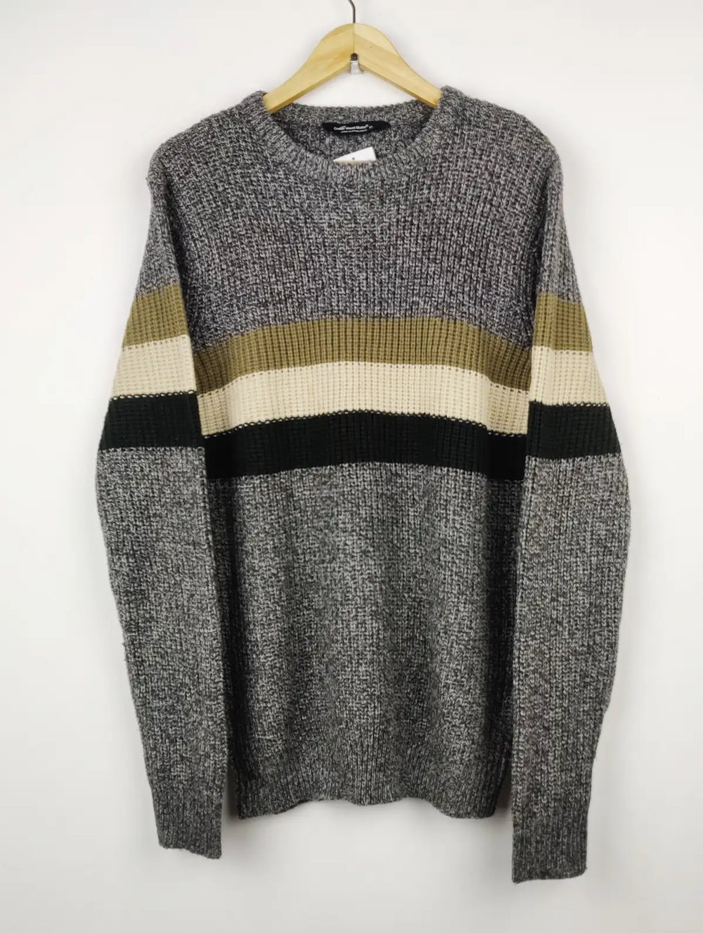 Buy online pre-used pre-loved 100% authentic & Original branded Cedarwood State (JS-4549) available in Pakistan. Top international brands avilable.