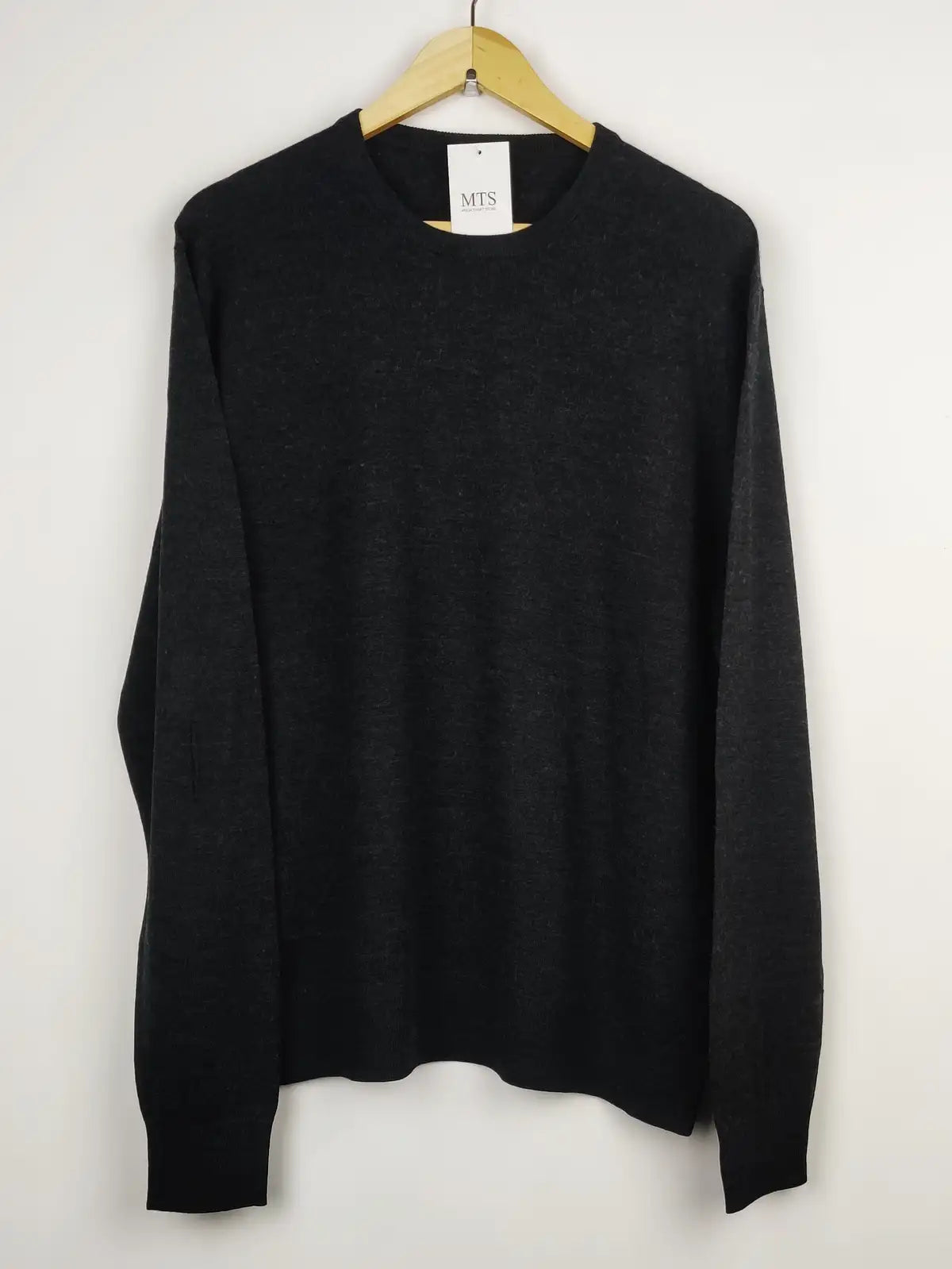 Buy online pre-used pre-loved 100% authentic & Original branded Uniqlo (JS-4665) available in Pakistan. Top international brands avilable.