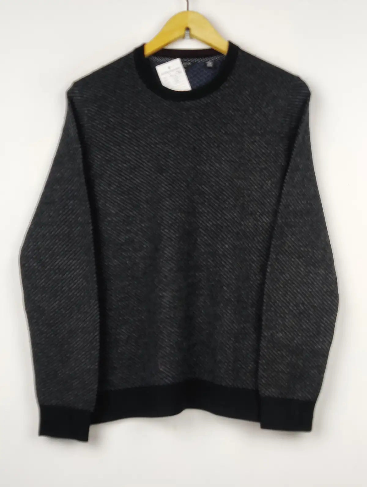 Buy online pre-used pre-loved 100% authentic & Original branded Ted Baker (JS-4731) available in Pakistan. Top international brands avilable.