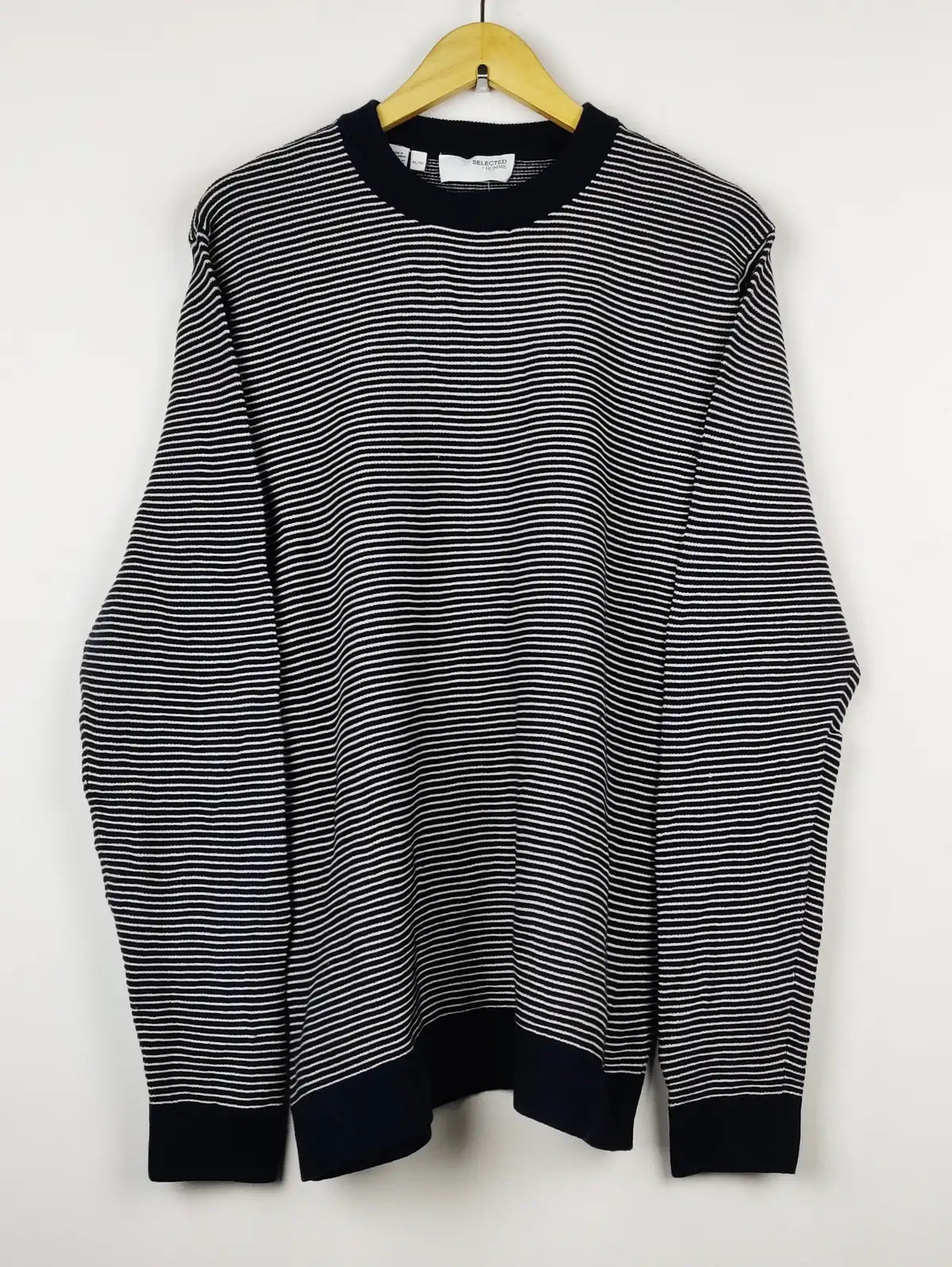 Buy online pre-used pre-loved 100% authentic & Original branded Selected (JS-4780) available in Pakistan. Top international brands avilable.