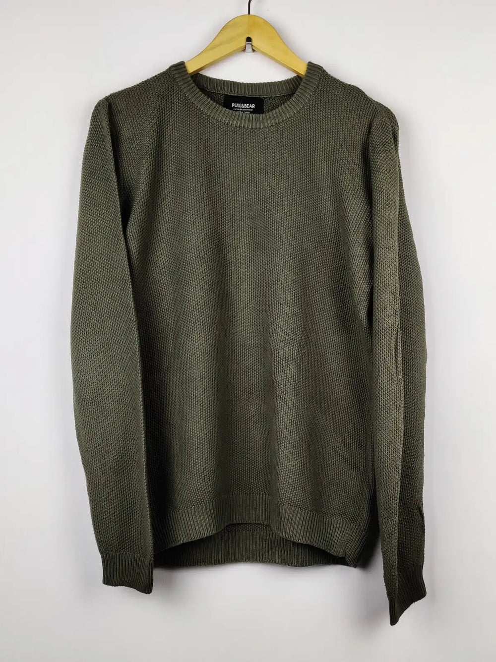 Buy online pre-used pre-loved 100% authentic & Original branded Pull&Bear (JS-4797) available in Pakistan. Top international brands avilable.