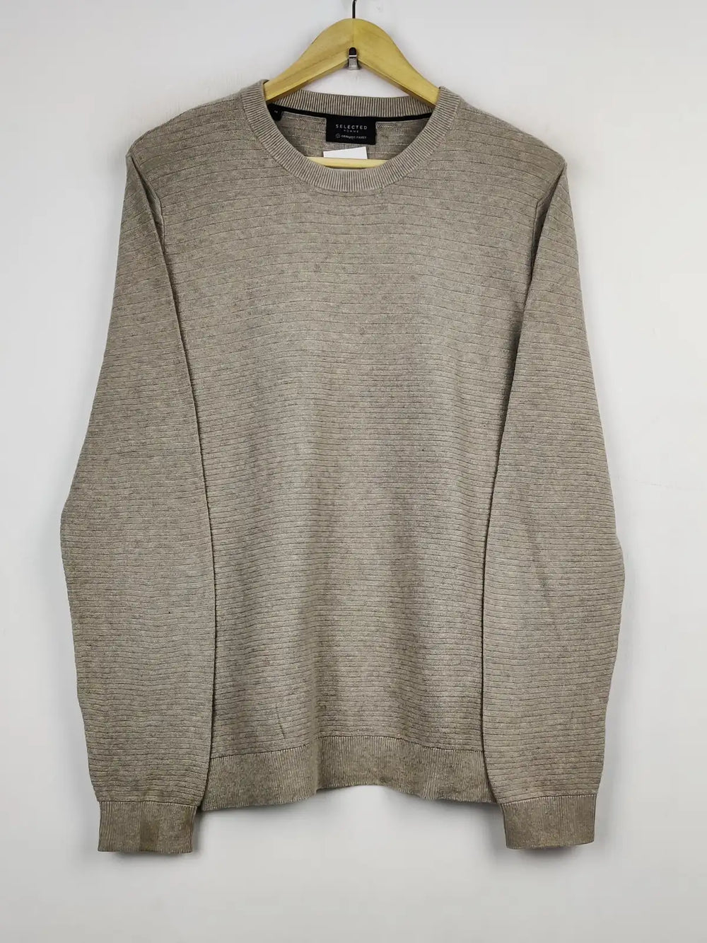 Buy online pre-used pre-loved 100% authentic & Original branded Selected (JS-5777) available in Pakistan. Top international brands avilable.