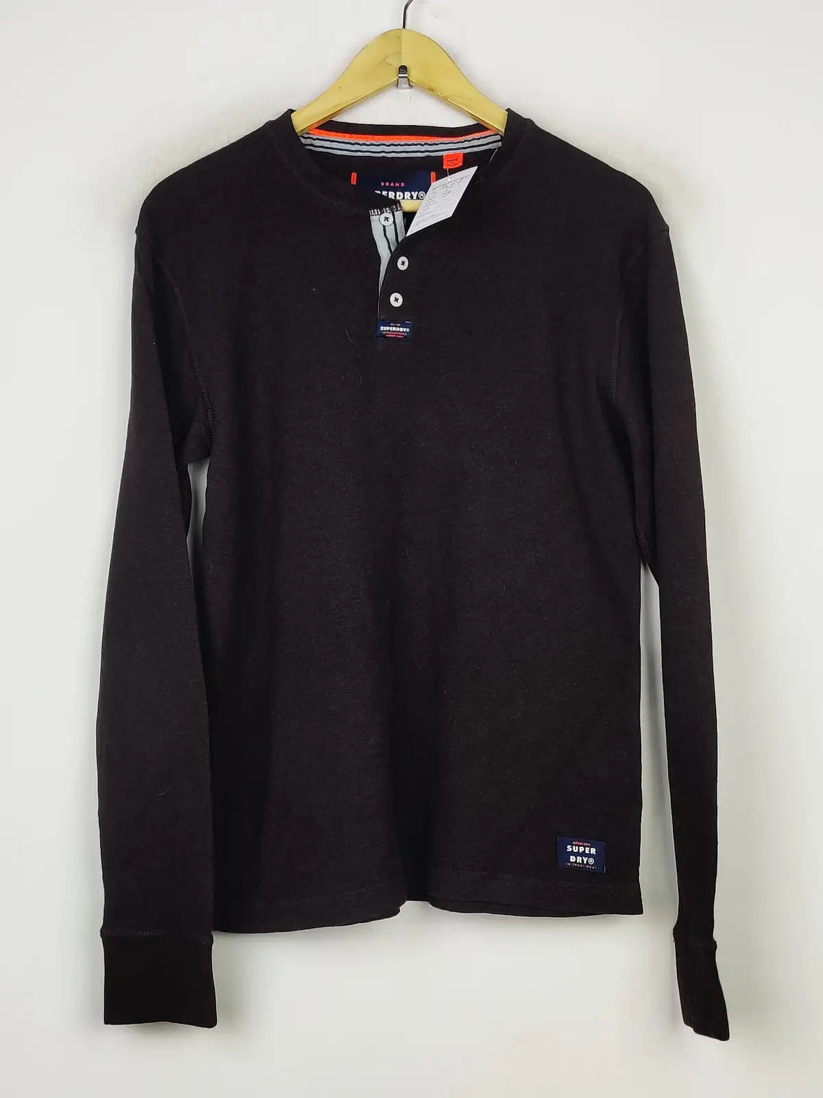 Buy online pre-used pre-loved 100% authentic & Original branded Superdry (JS-6272) available in Pakistan. Top international brands avilable.