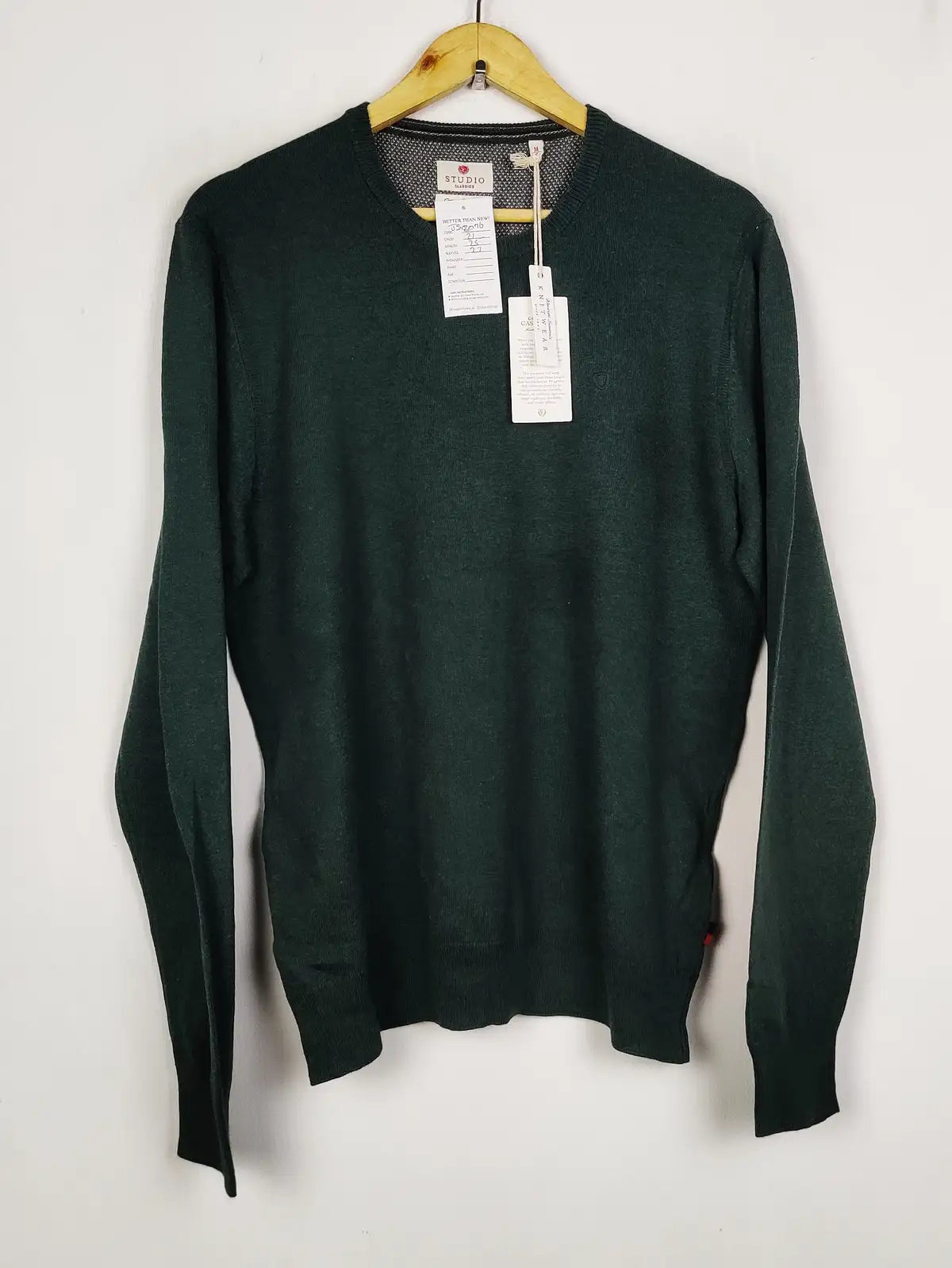 Buy online pre-used pre-loved 100% authentic & Original branded Cashmere (JS-8076) available in Pakistan. Top international brands avilable.