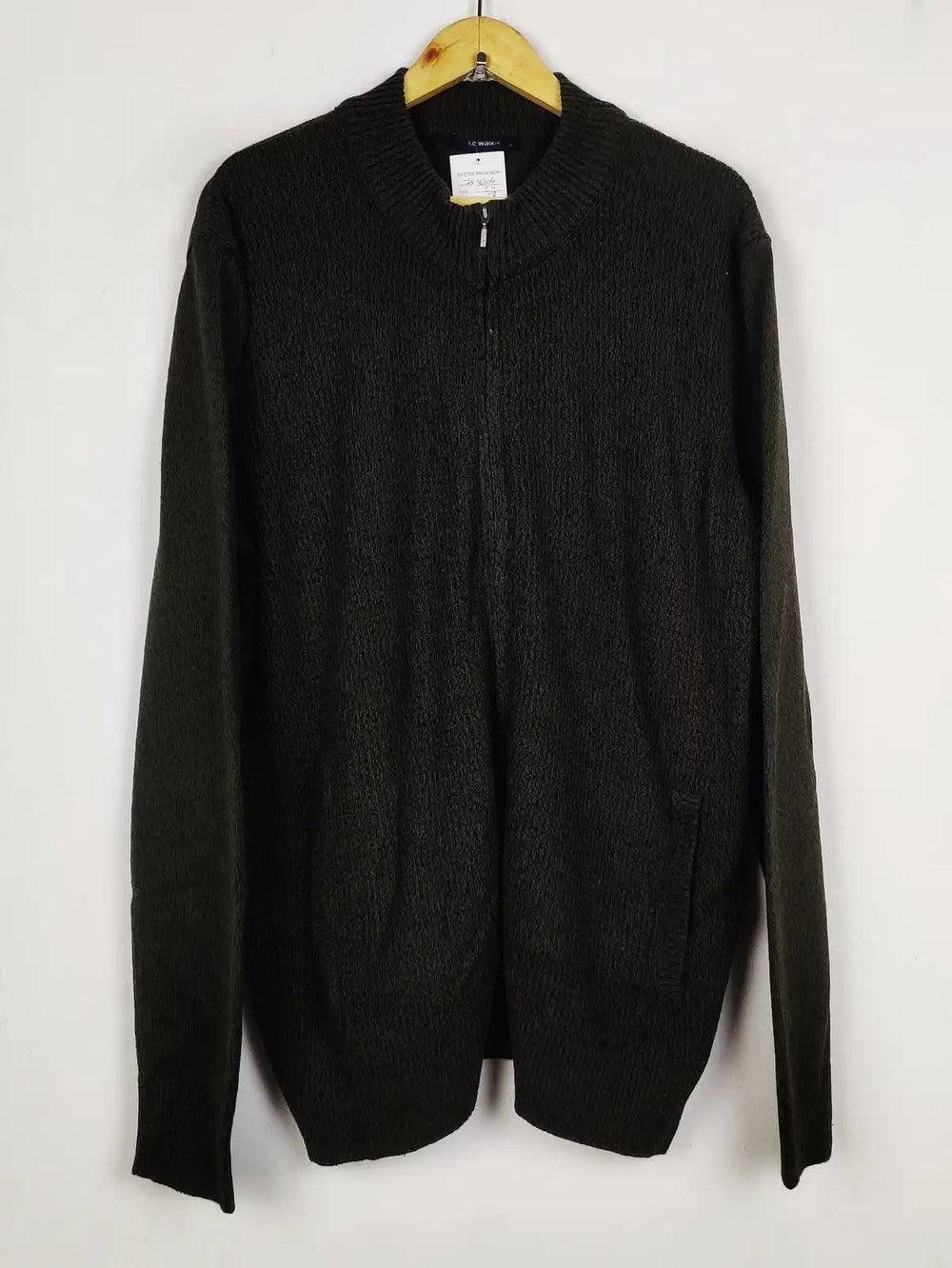 Buy online pre-used pre-loved 100% authentic & Original branded Lc Waikiki (JS-8106) available in Pakistan. Top international brands avilable.