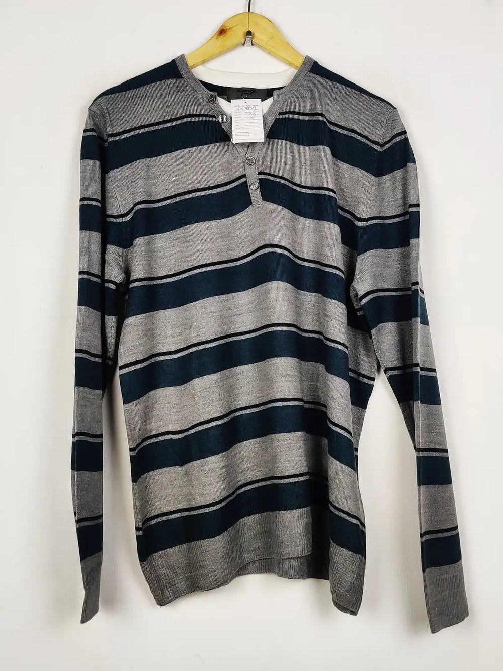 Buy online pre-used pre-loved 100% authentic & Original branded Burton (JS-8149) available in Pakistan. Top international brands avilable.