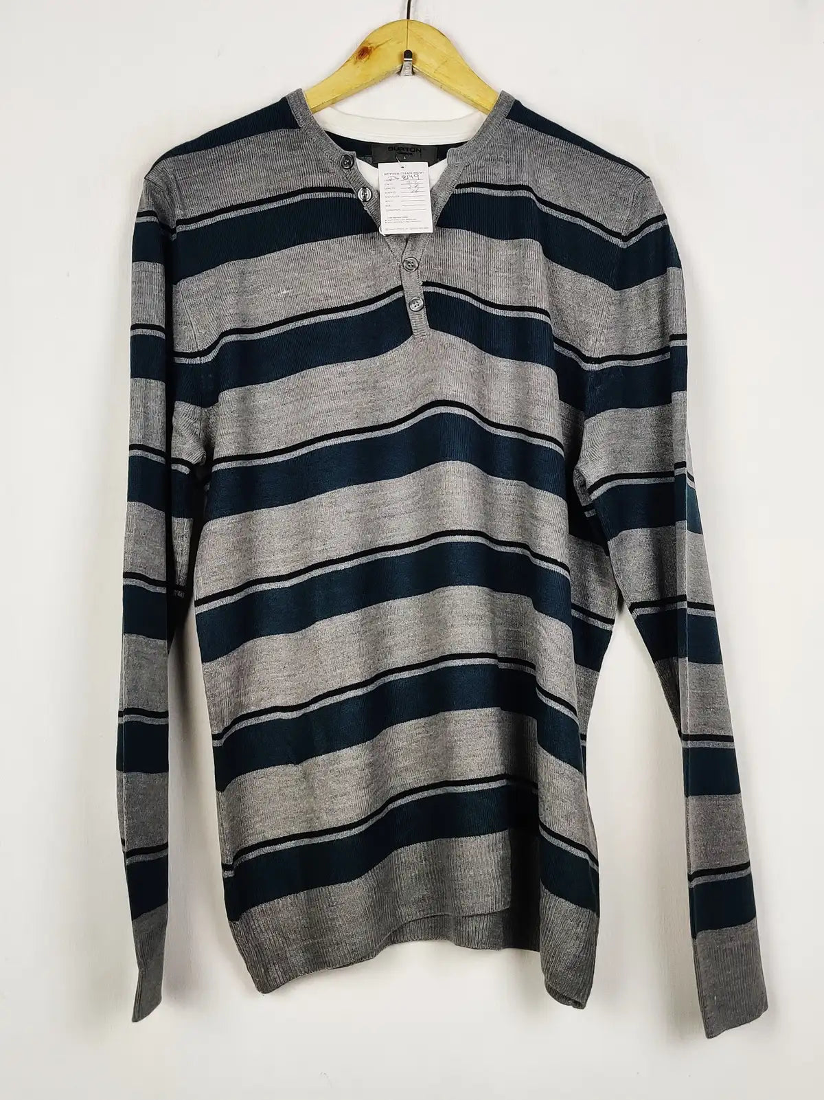 Buy online pre-used pre-loved 100% authentic & Original branded Burton (JS-8149) available in Pakistan. Top international brands avilable.